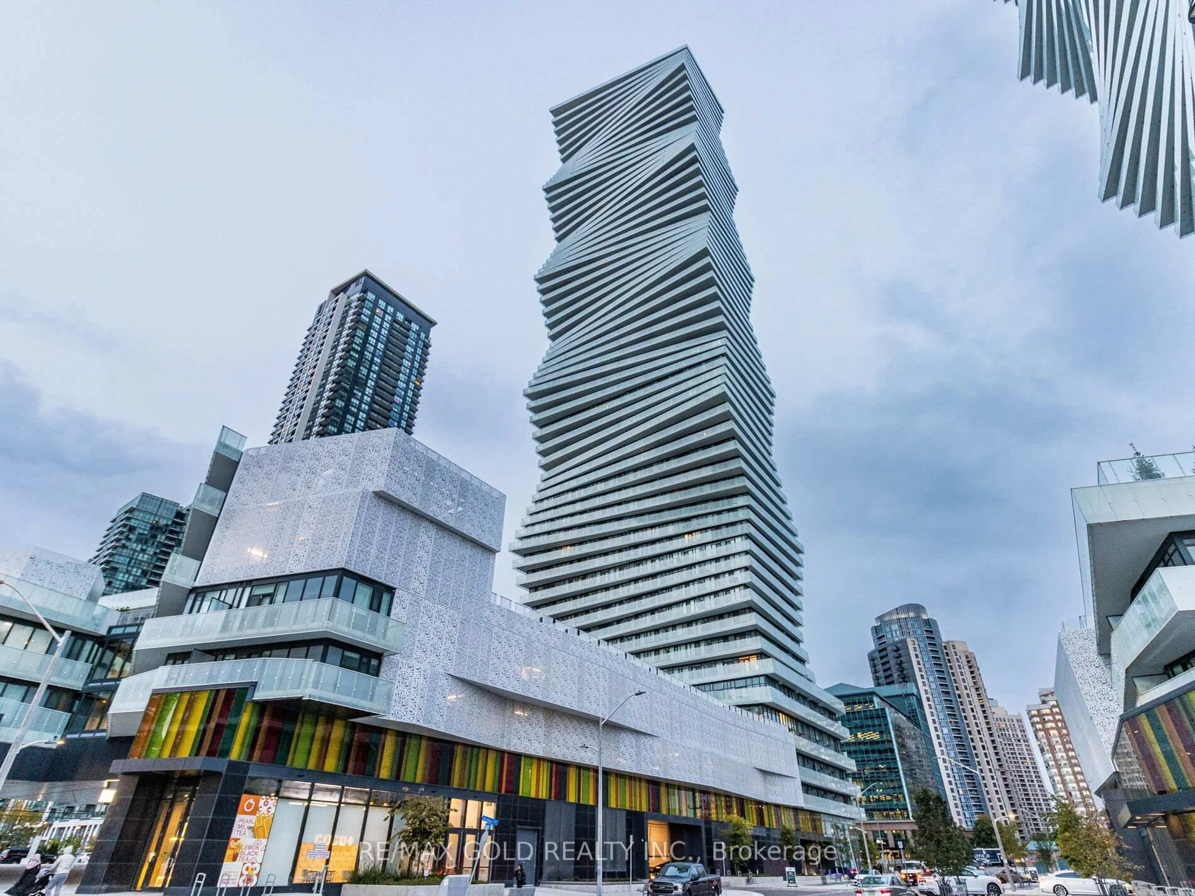 Indoor foyer for 3900 Confederation Pkwy #4603, Mississauga Ontario L5B 0M3