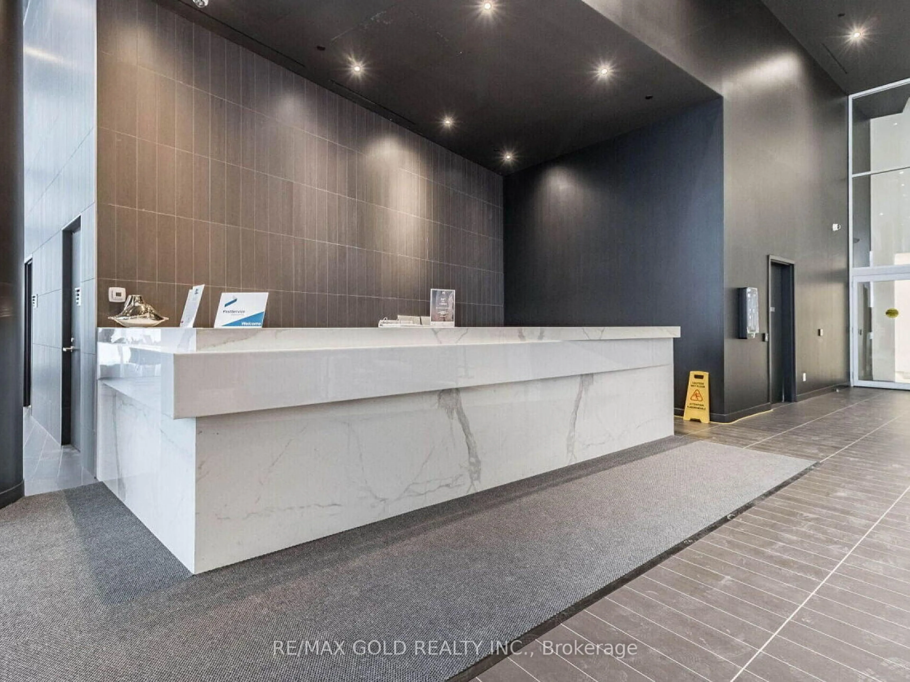 Lobby for 3900 Confederation Pkwy #4603, Mississauga Ontario L5B 0M3