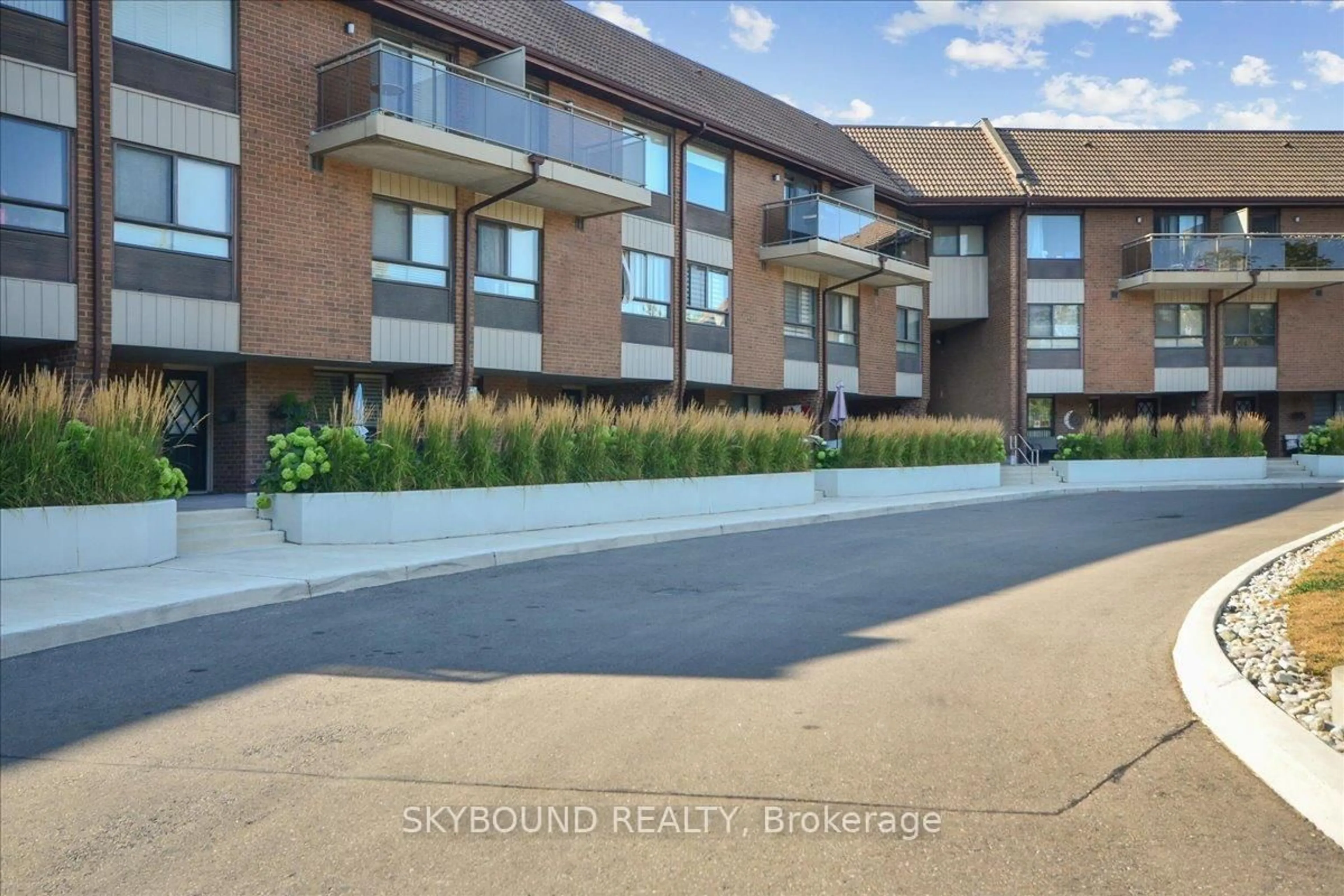 Unknown for 1000 Cedarglen Gate #506, Mississauga Ontario L5C 3Z5
