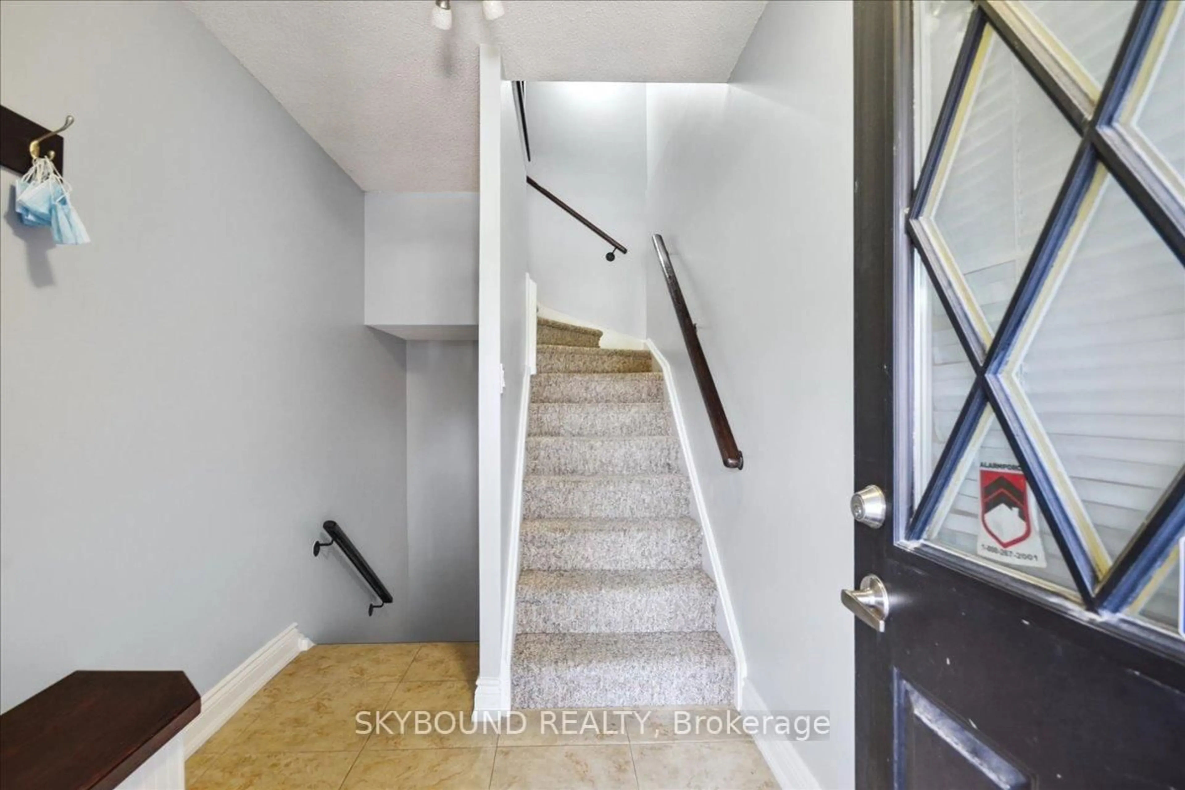 Stairs for 1000 Cedarglen Gate #506, Mississauga Ontario L5C 3Z5