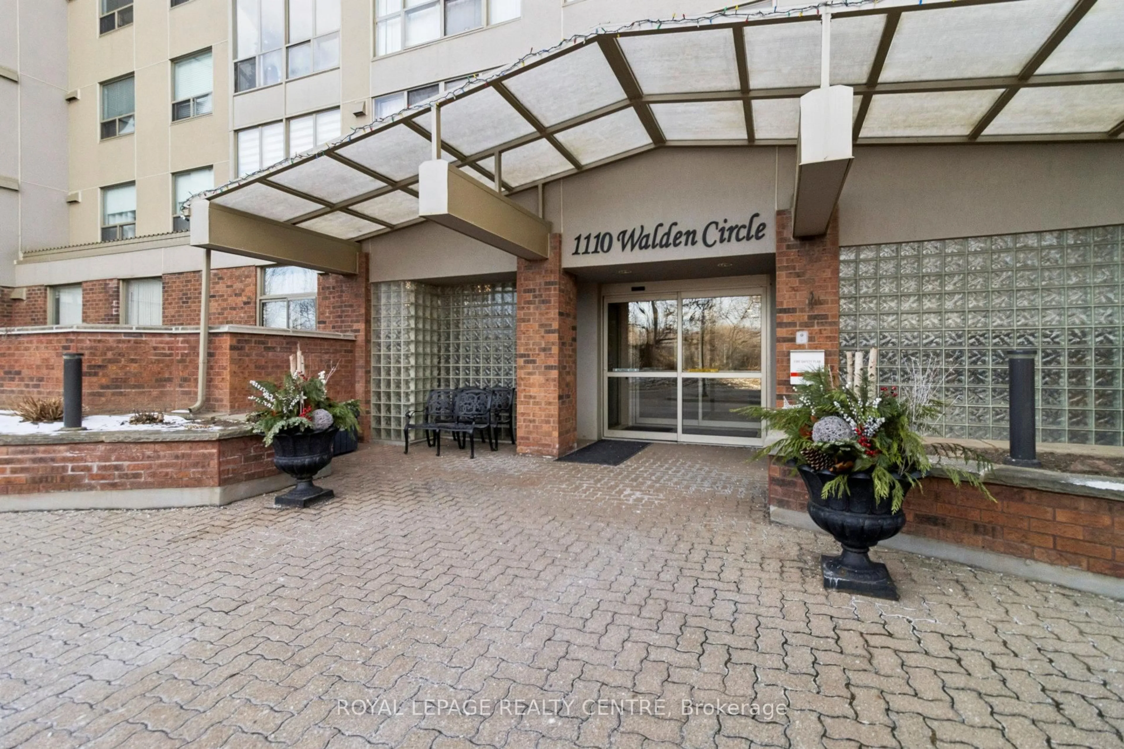 Indoor foyer for 1110 Walden Circ #510, Mississauga Ontario L5J 4R3
