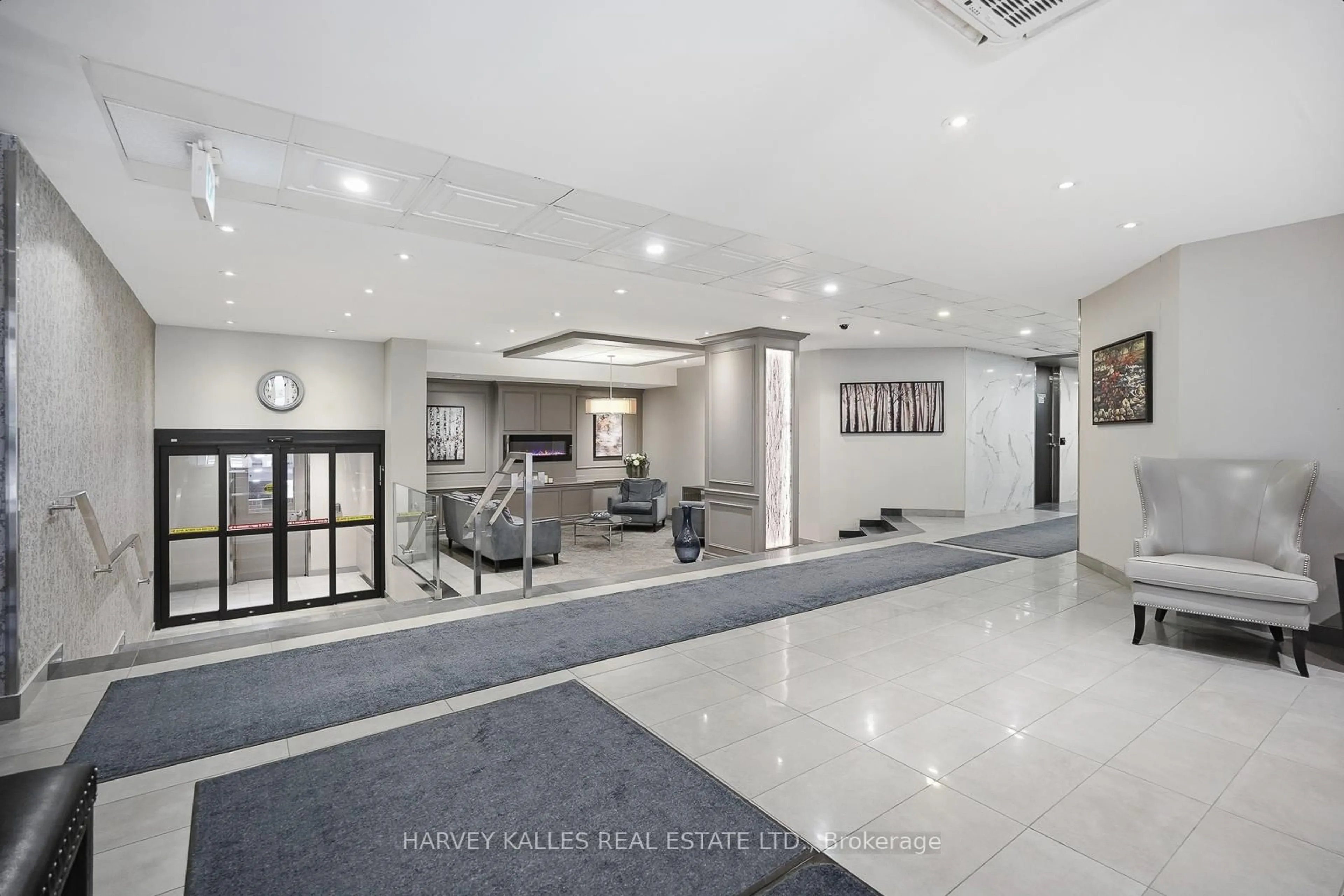 Lobby for 965 Inverhouse Dr #501, Mississauga Ontario L5J 4B4