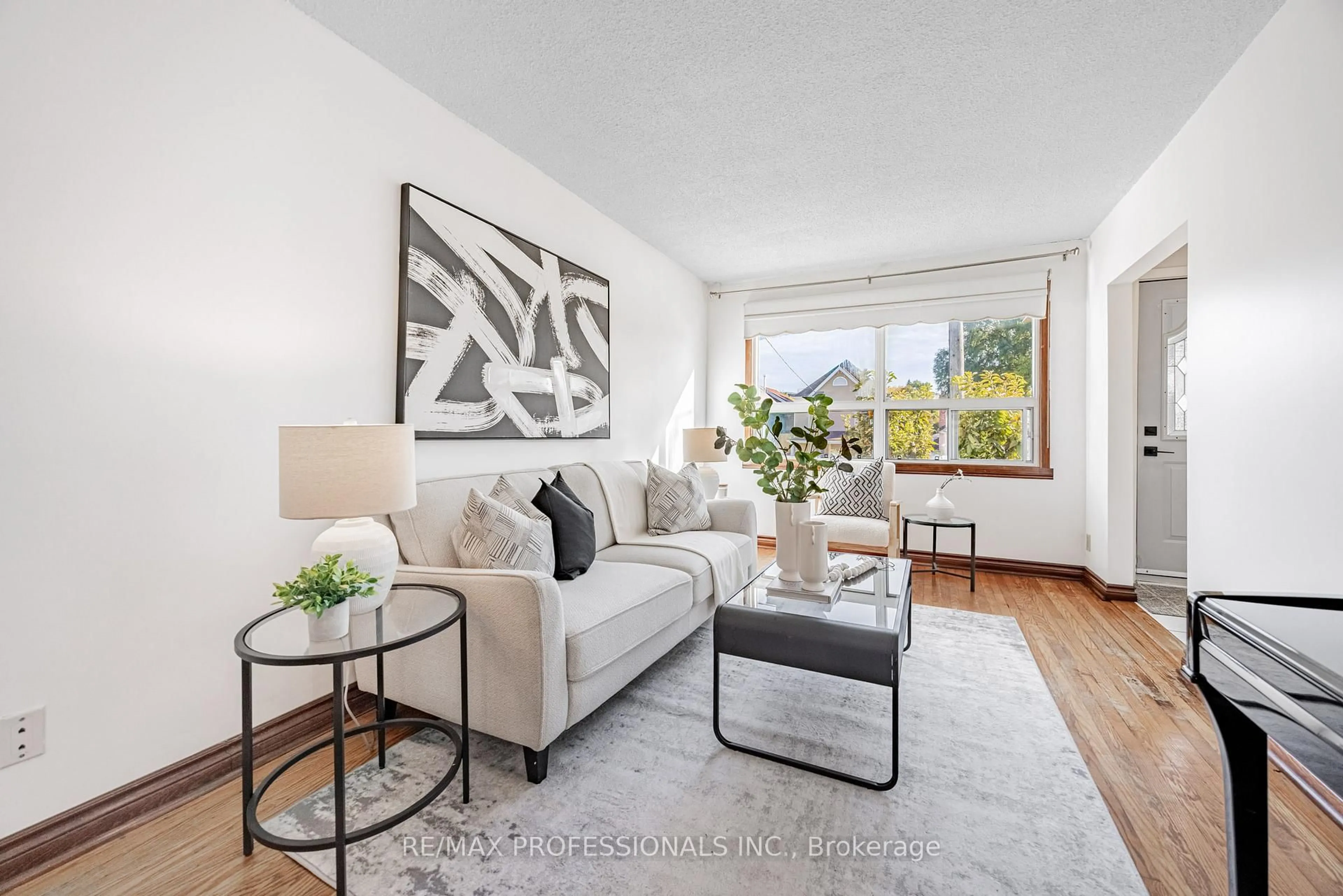 Living room with furniture, unknown for 54 Holmesdale Cres, Toronto Ontario M6E 1Y5