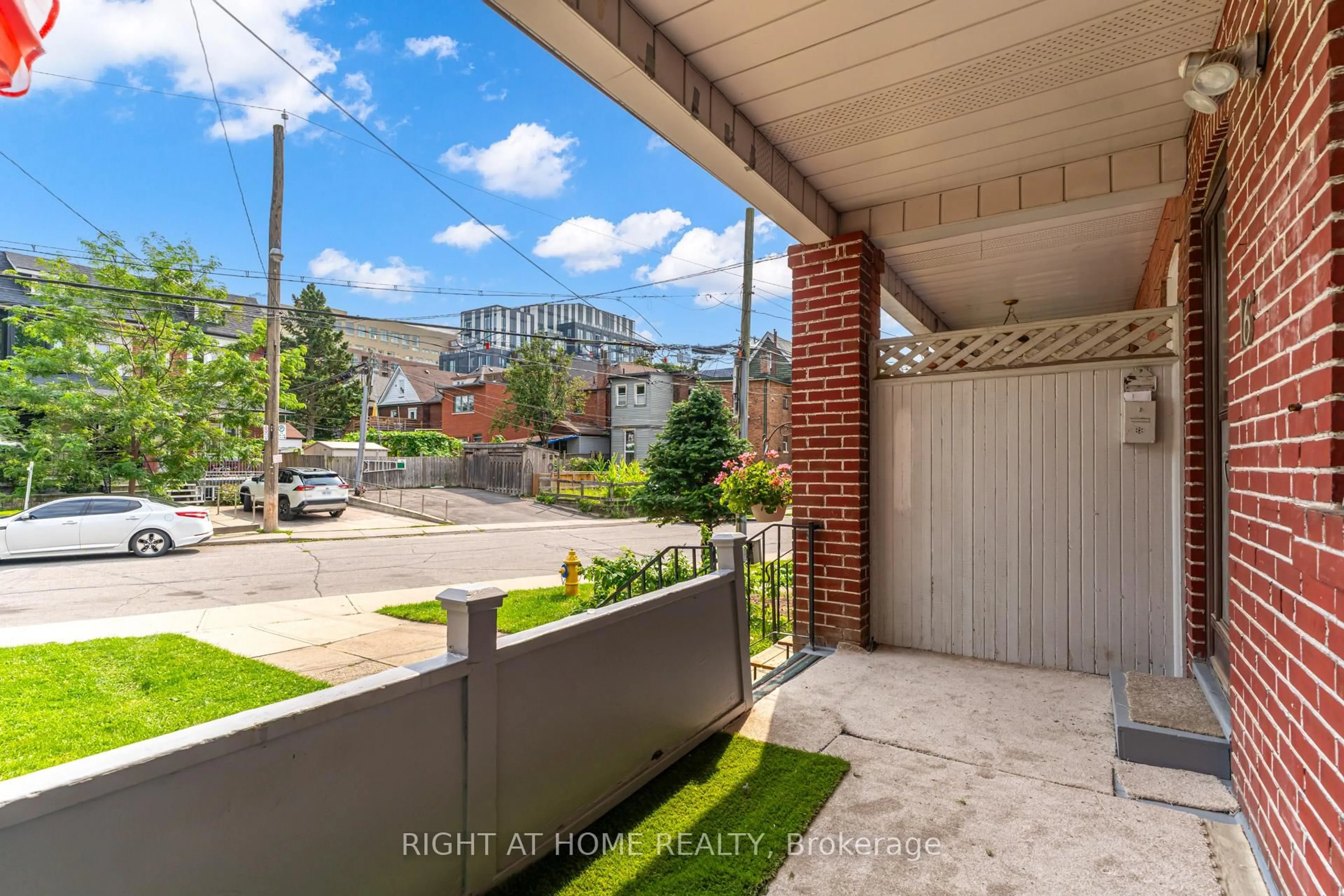 Unknown for 16 Pryor Ave, Toronto Ontario M6N 1M4