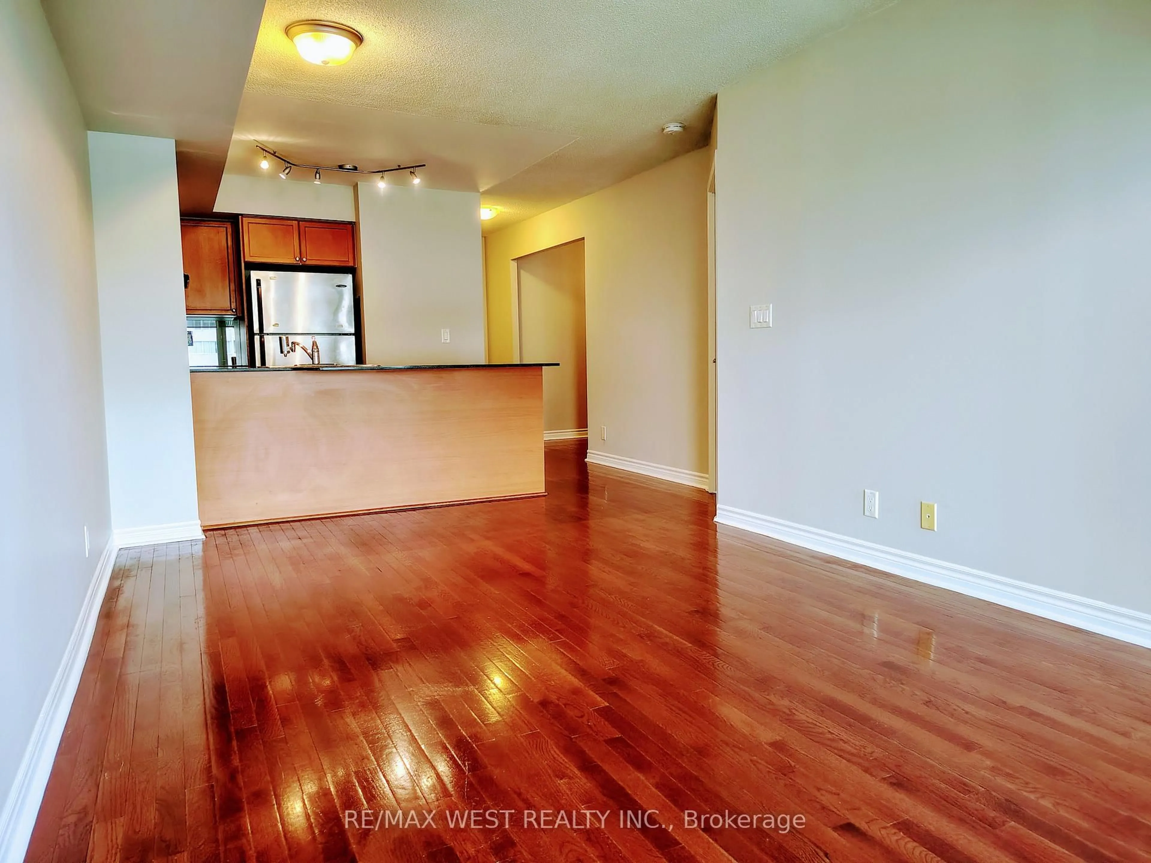 A pic of a room for 1 Elm Dr #1301, Mississauga Ontario L5B 4M1