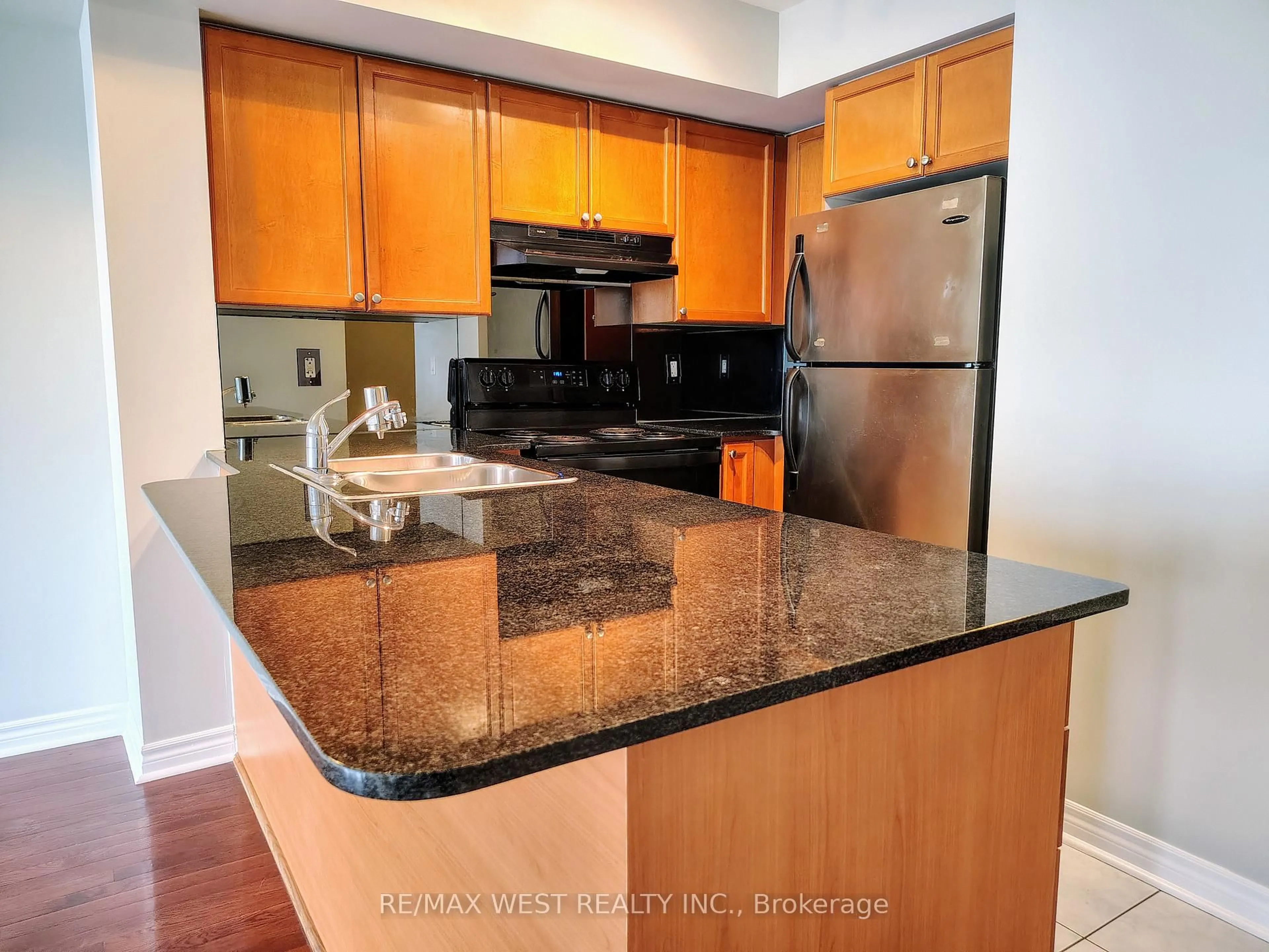 Standard kitchen, unknown for 1 Elm Dr #1301, Mississauga Ontario L5B 4M1