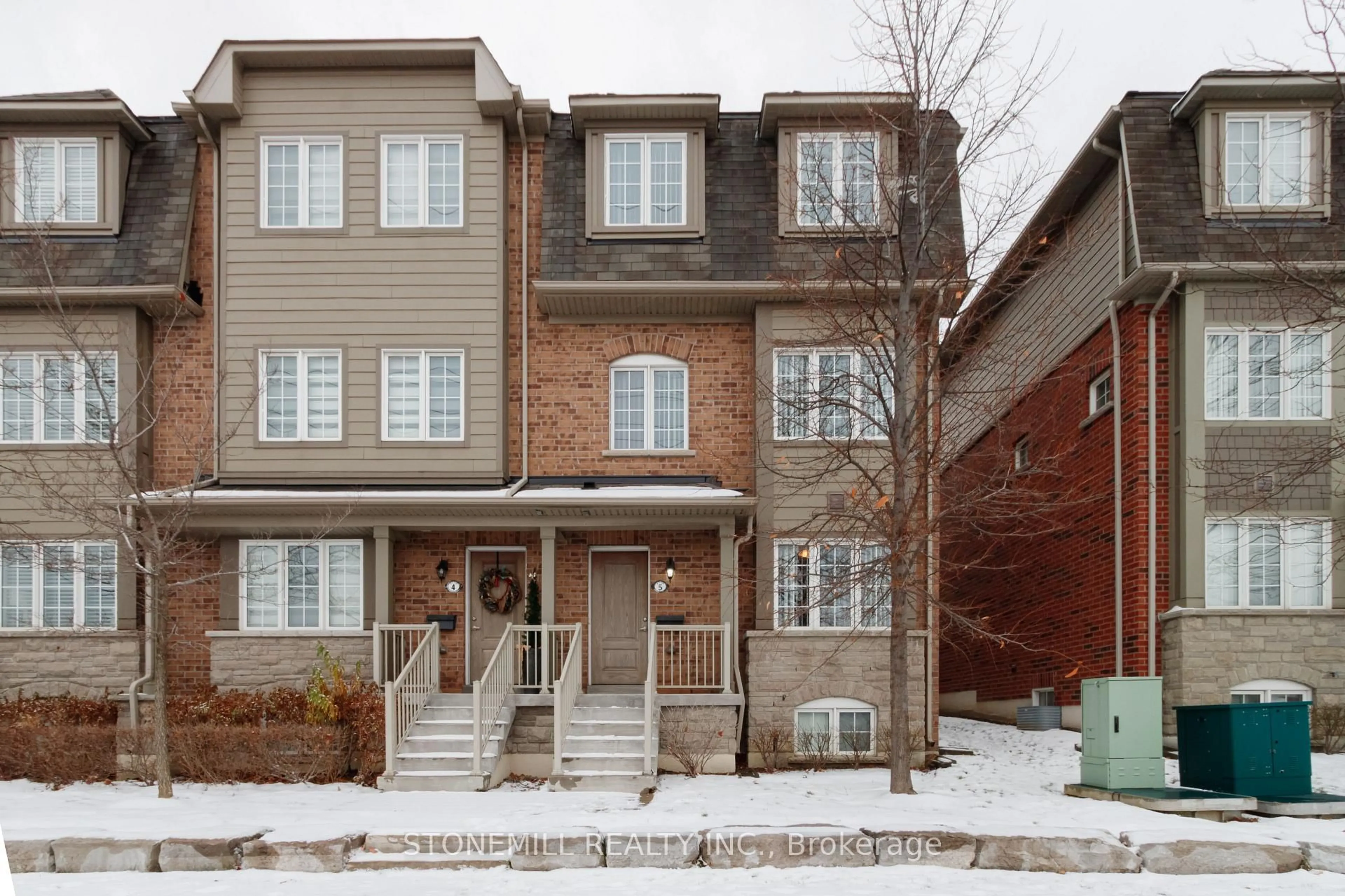 Home with brick exterior material, street for 3130 Boxford Cres #5, Mississauga Ontario L5M 0X1