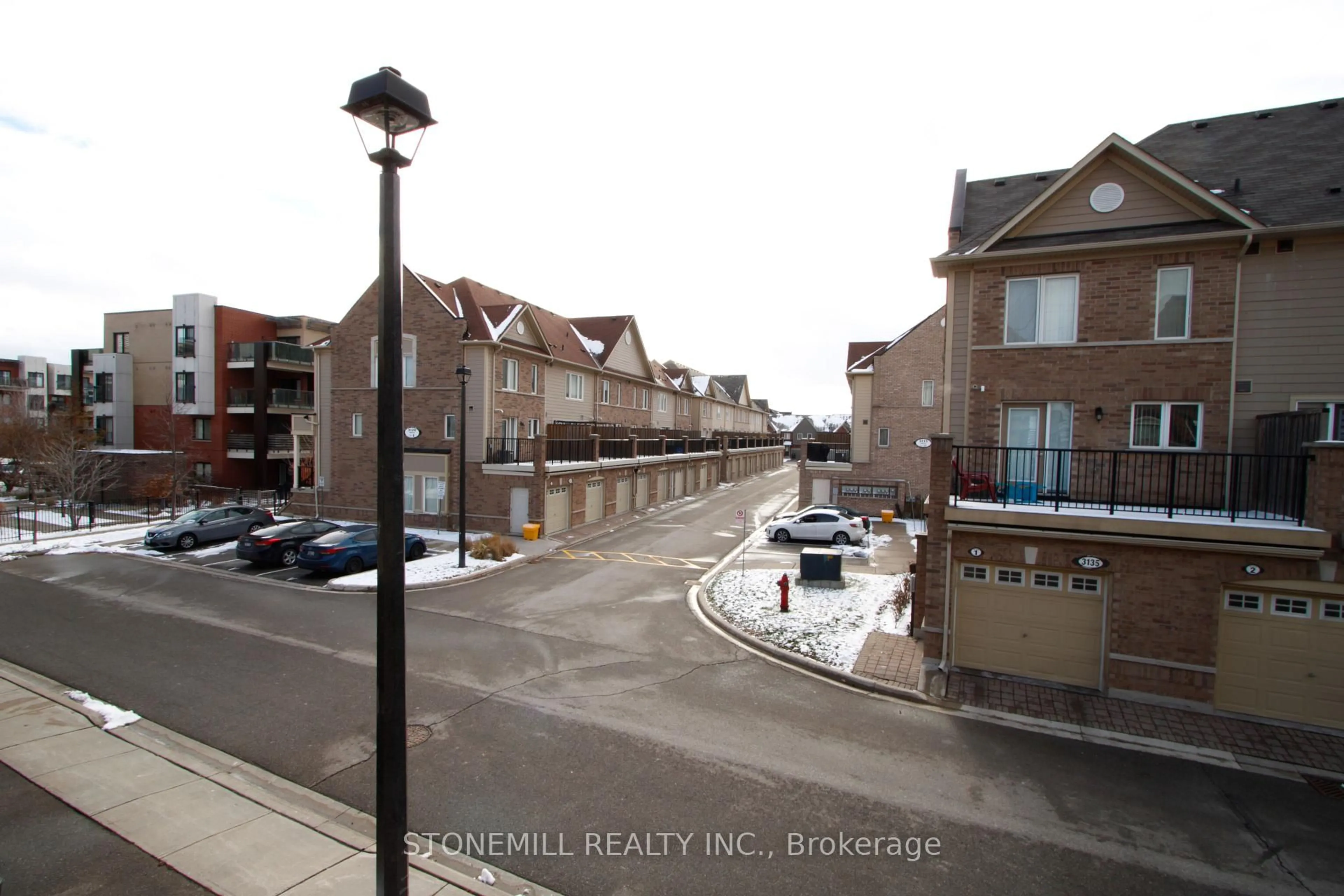 A pic from outside/outdoor area/front of a property/back of a property/a pic from drone, street for 3130 Boxford Cres #5, Mississauga Ontario L5M 0X1