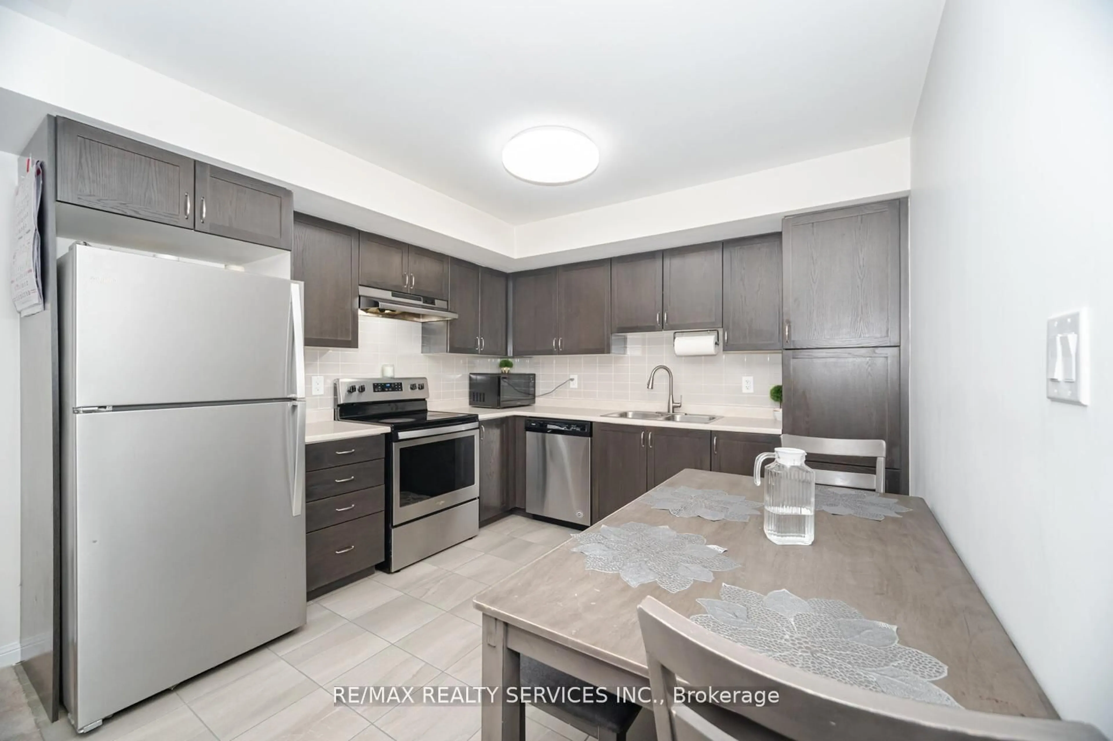 Standard kitchen, ceramic/tile floor for 250 Sunny Meadow Blvd #320, Brampton Ontario L6R 3Y7