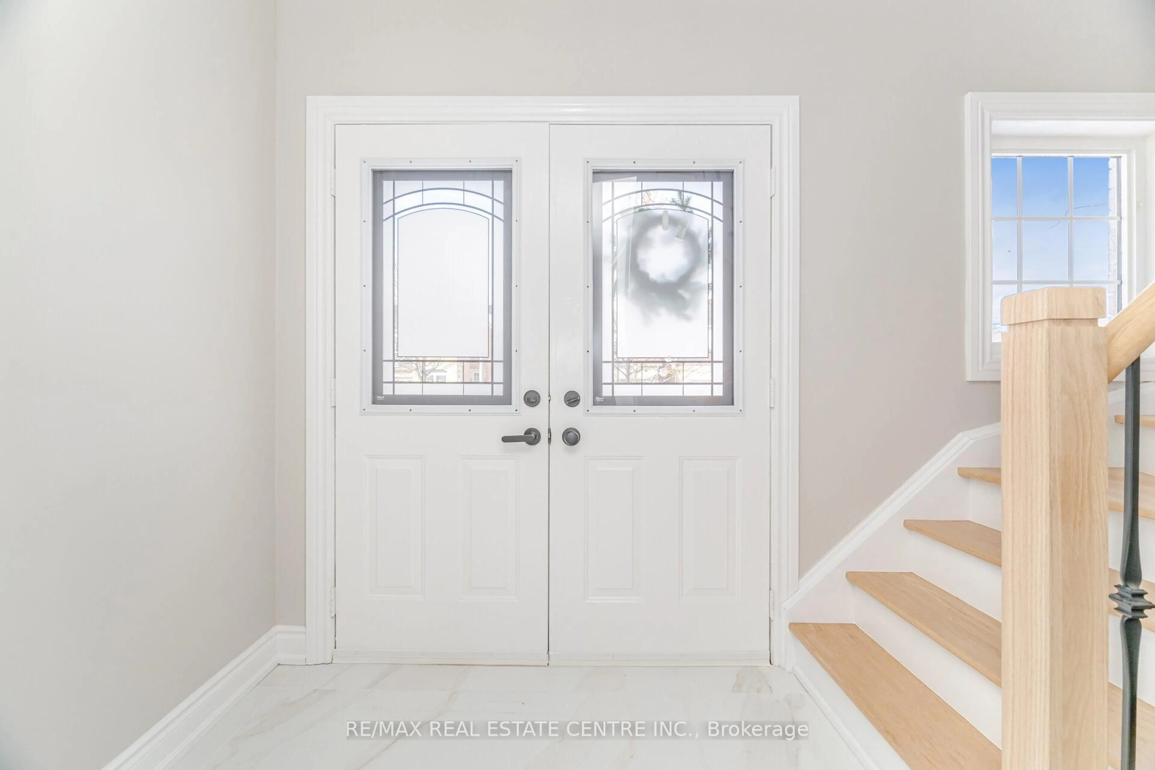 Indoor entryway for 42 Sedgewick Cres, Brampton Ontario L7A 2P7