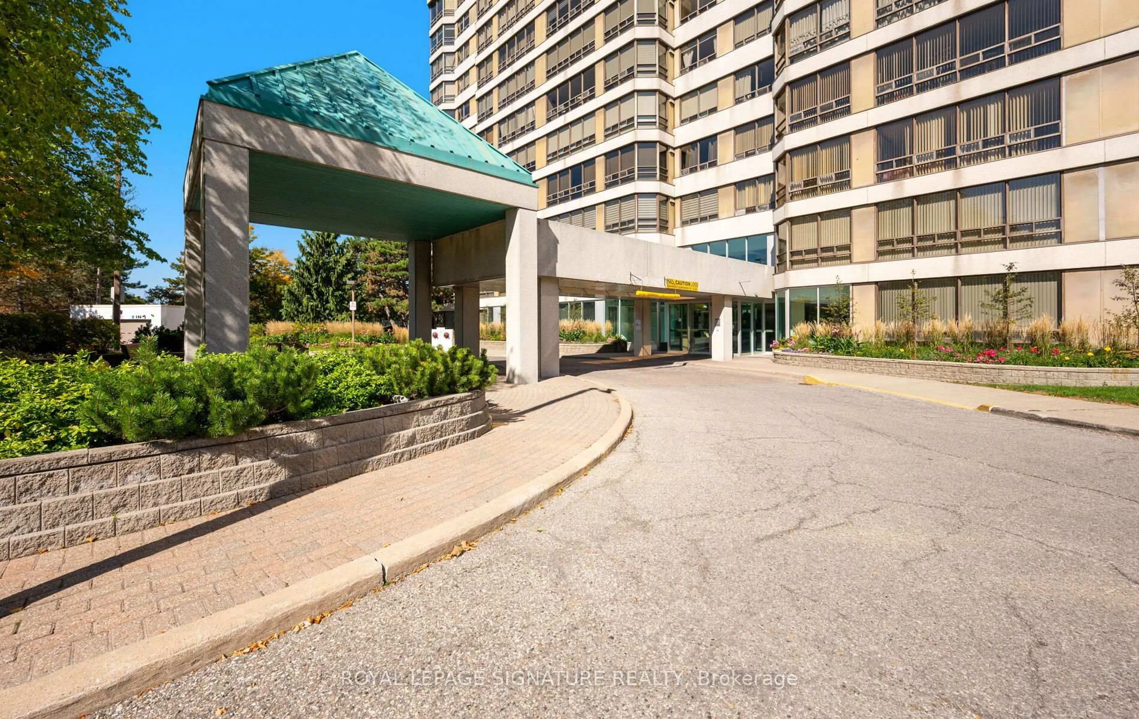 Indoor foyer for 310 Mill St #1207, Brampton Ontario L6Y 3B1