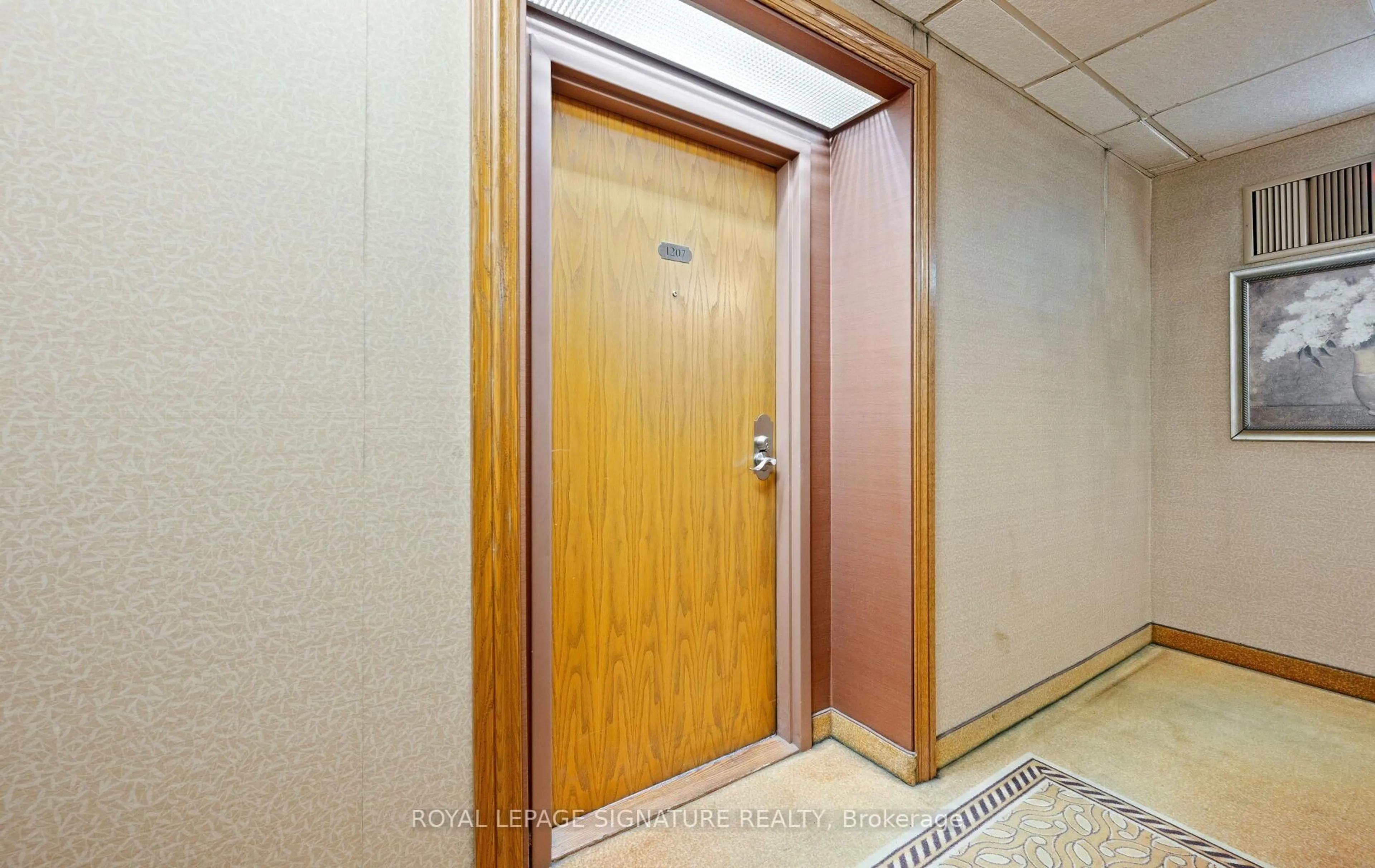 Indoor foyer for 310 Mill St #1207, Brampton Ontario L6Y 3B1