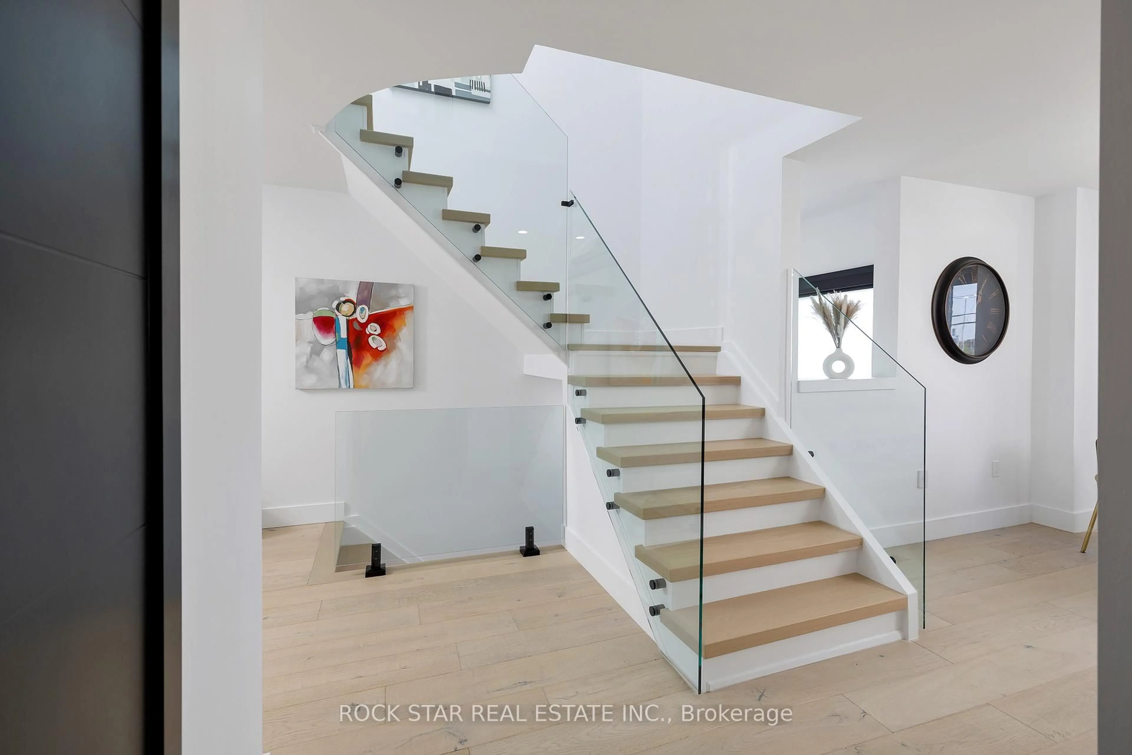 Stairs for 5090 FAIRVIEW St #50, Burlington Ontario L7L 7H5