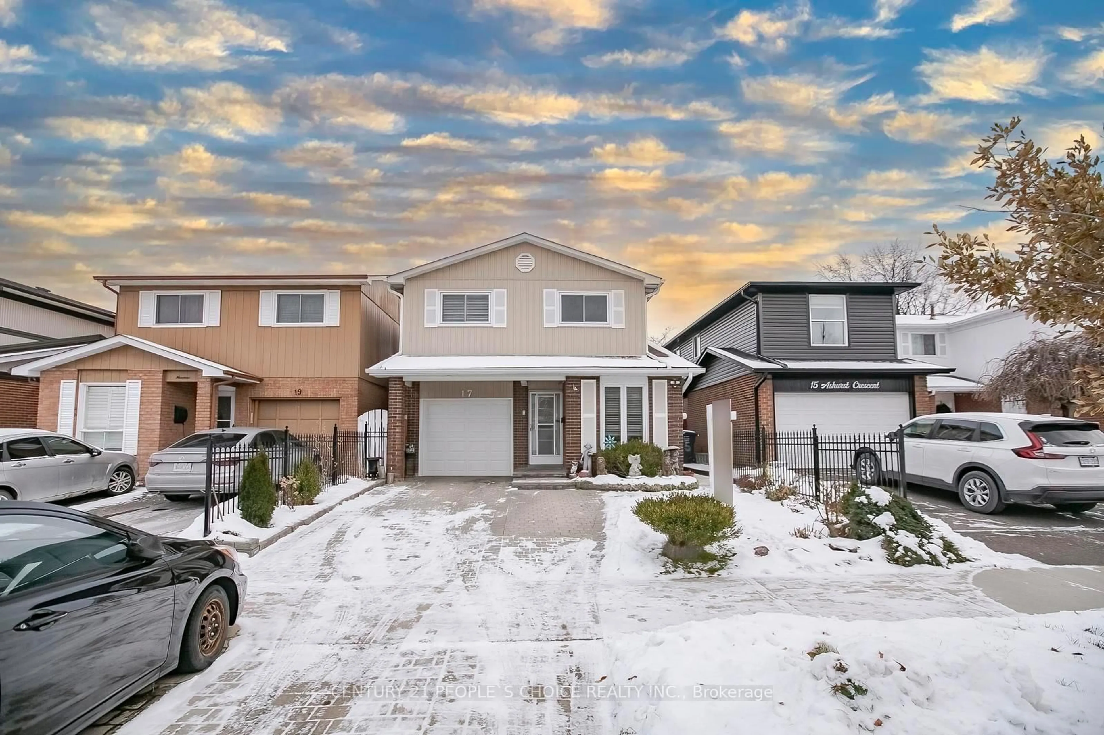 A pic from outside/outdoor area/front of a property/back of a property/a pic from drone, street for 17 Ashurst Cres, Brampton Ontario L6V 3N6