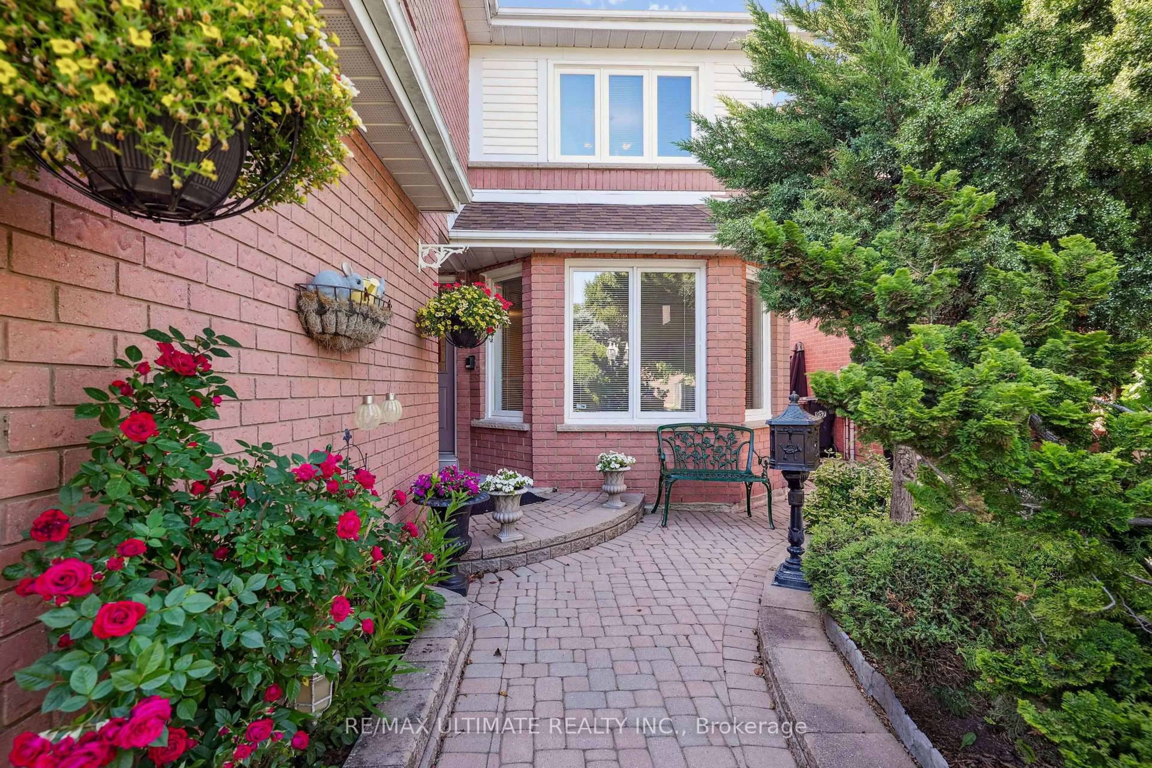 Home with brick exterior material, street for 961 Focal Rd, Mississauga Ontario L5V 1M8