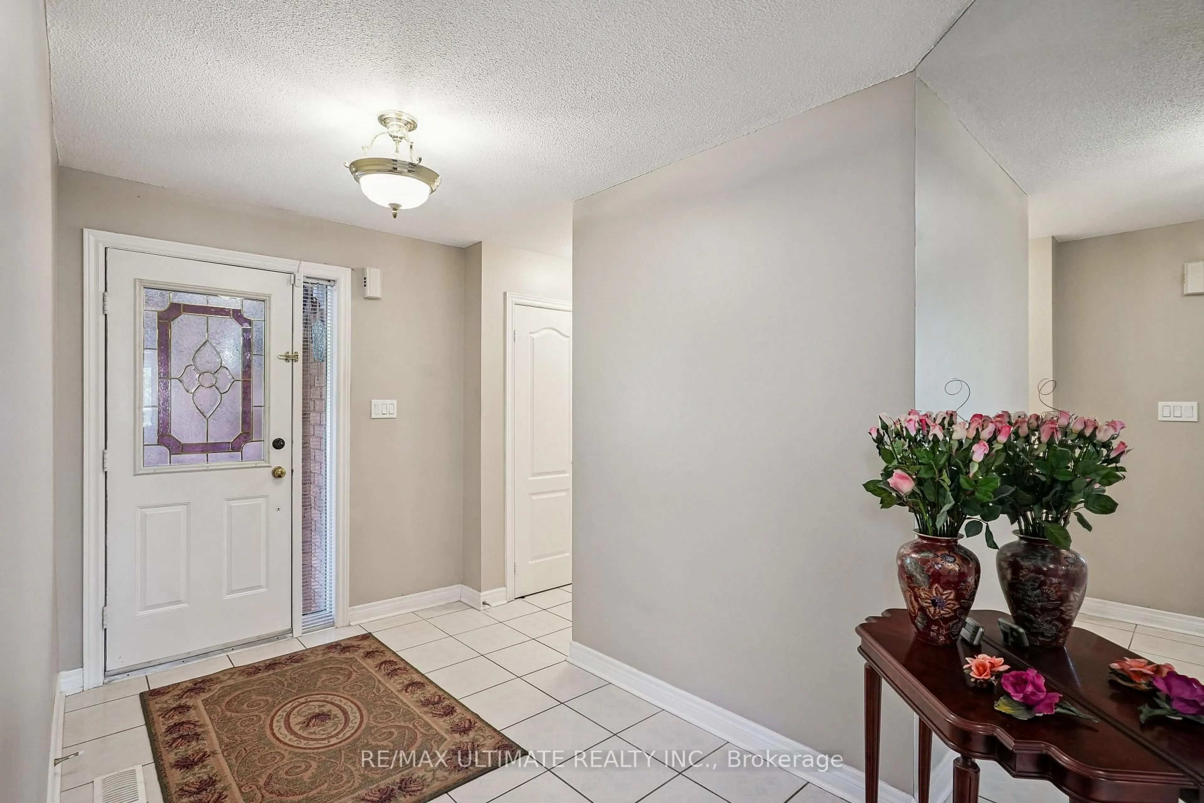 Indoor entryway for 961 Focal Rd, Mississauga Ontario L5V 1M8