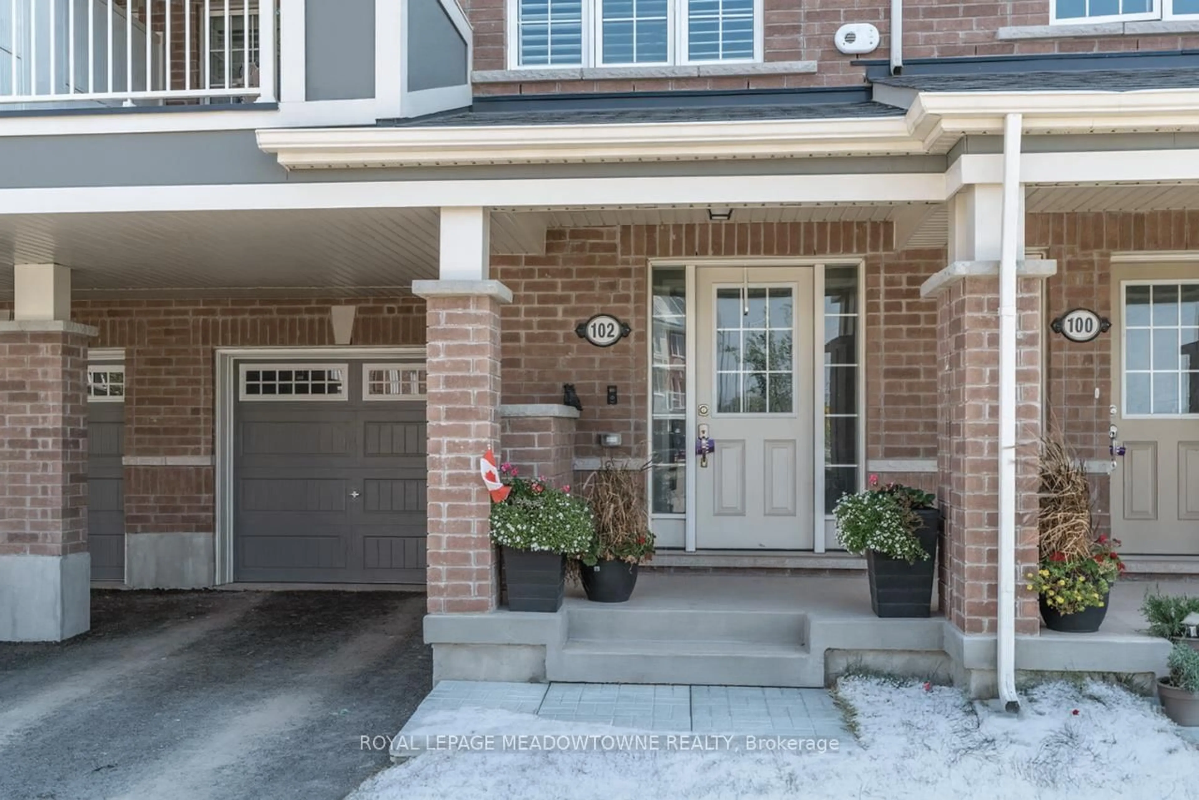 Home with brick exterior material, street for 102 Frost Crt, Milton Ontario L9E 1G4
