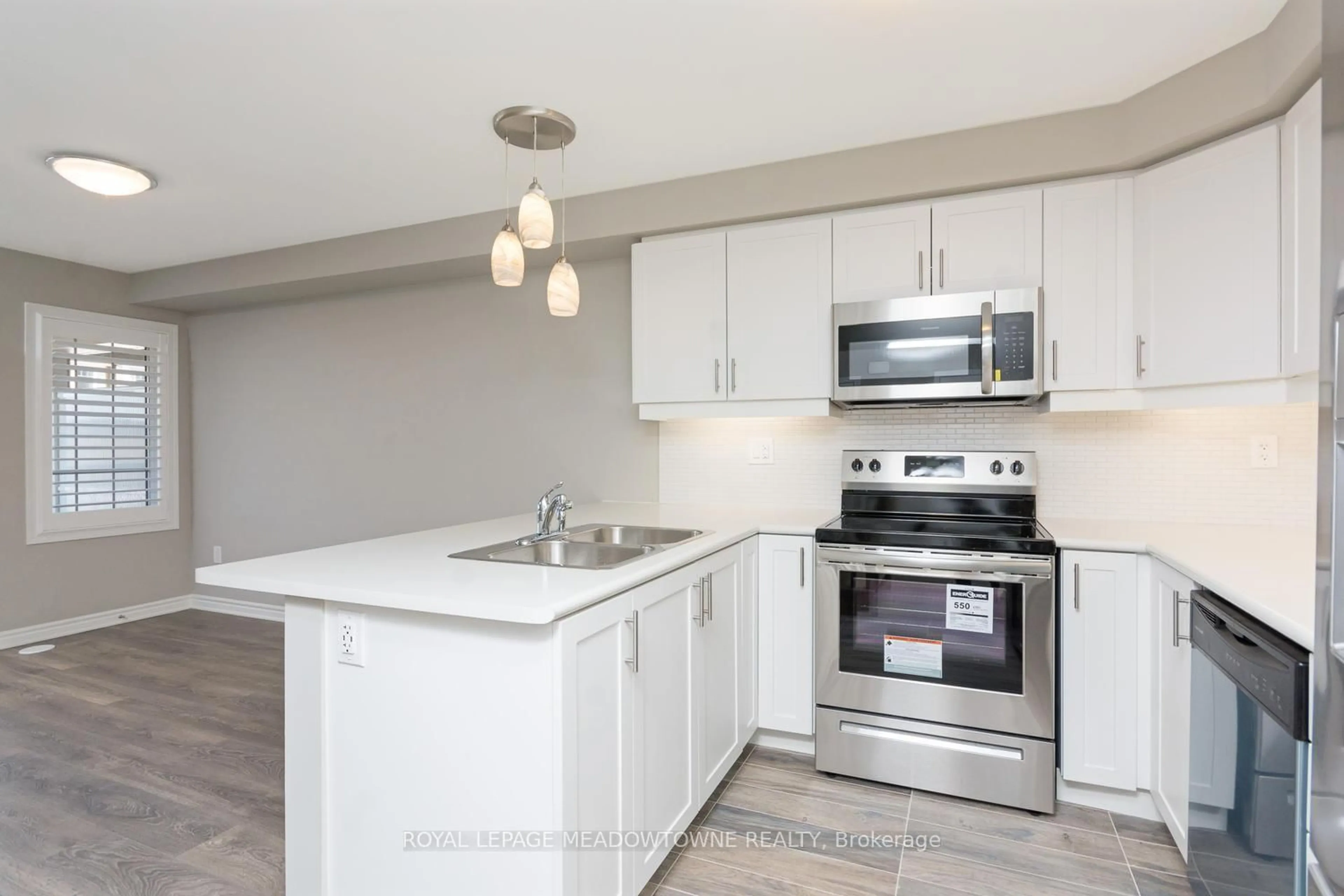 Standard kitchen, unknown for 102 Frost Crt, Milton Ontario L9E 1G4