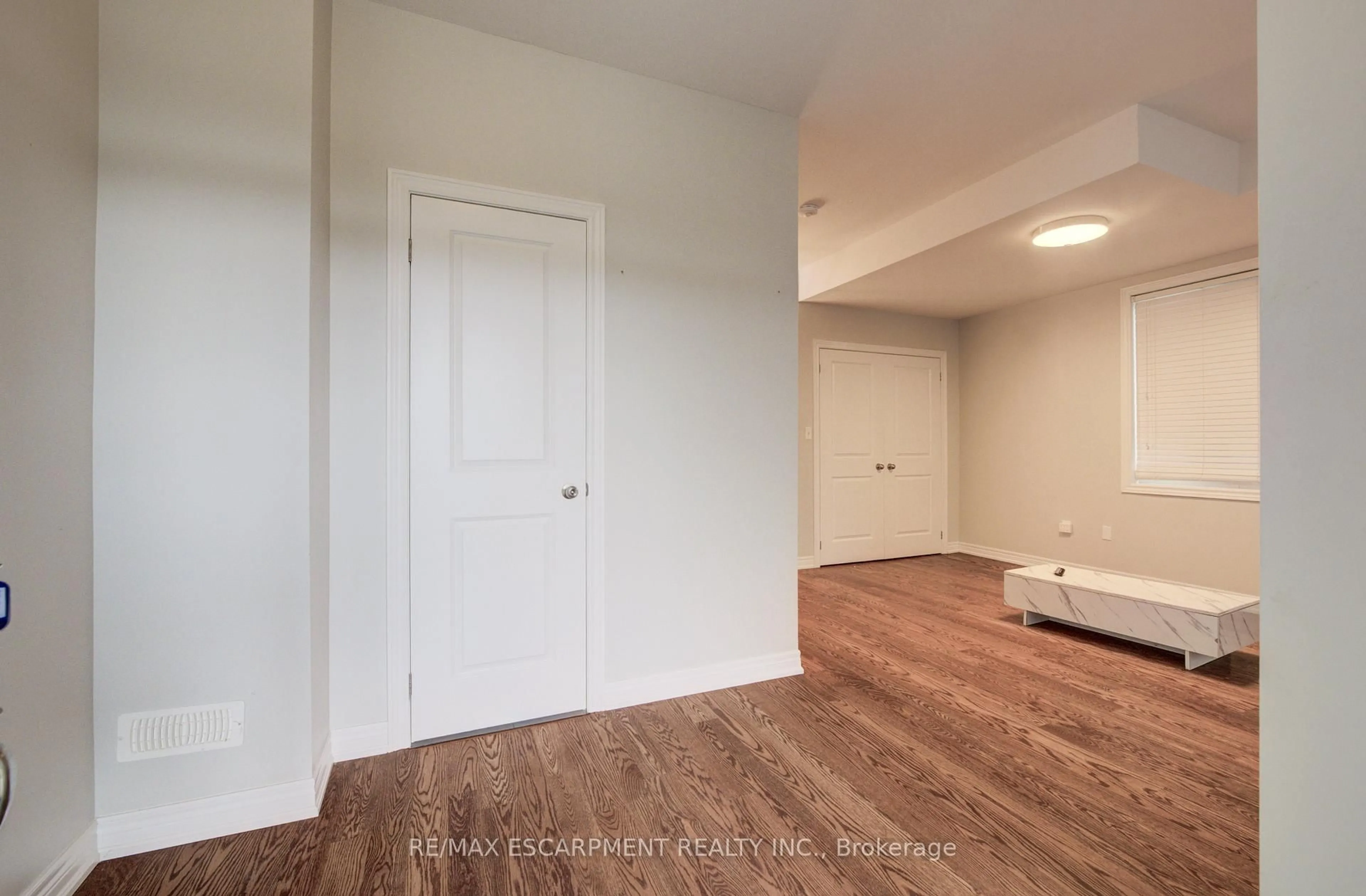 A pic of a room for 2285 Khalsa Gate, Oakville Ontario L6M 1P4