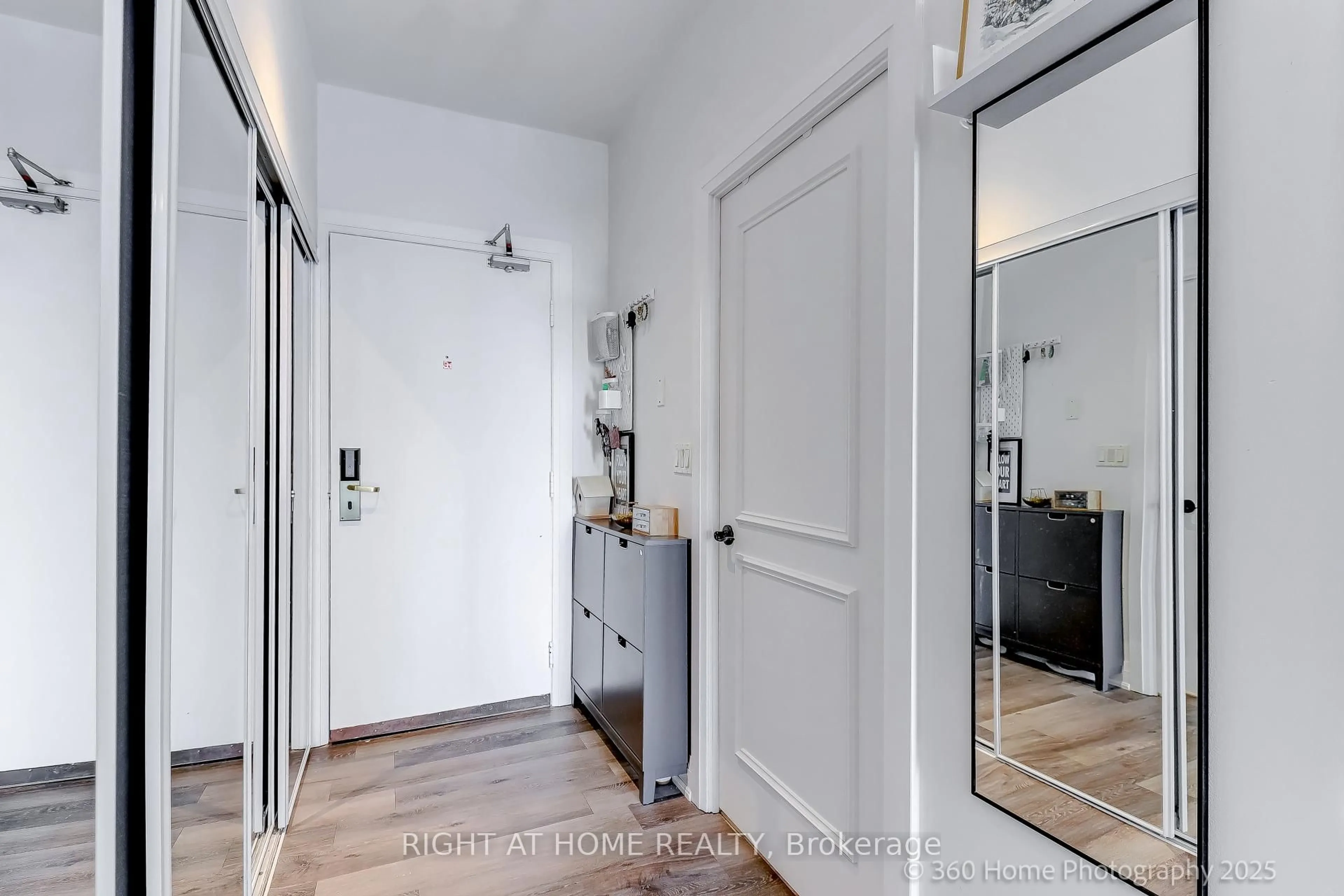 Indoor entryway for 2737 Keele St #203, Toronto Ontario M3M 2E9