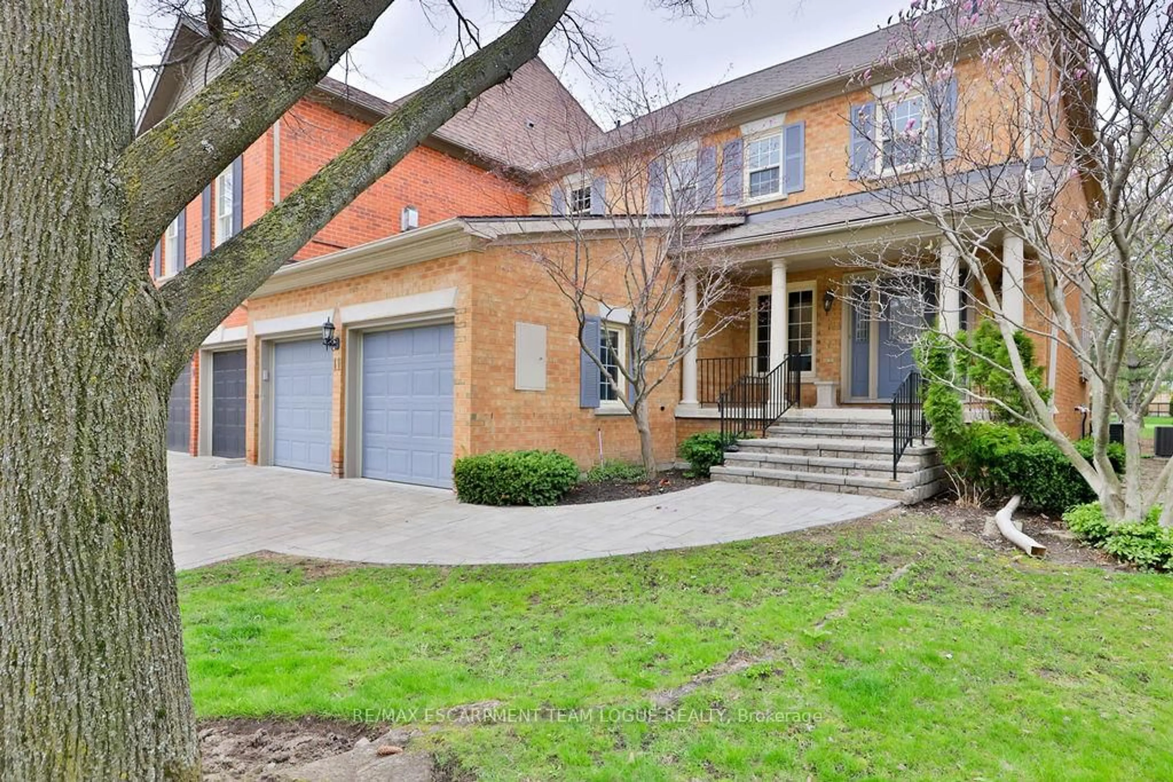 Home with brick exterior material, street for 4211 Millcroft Park Dr #11, Burlington Ontario L7M 3Y9
