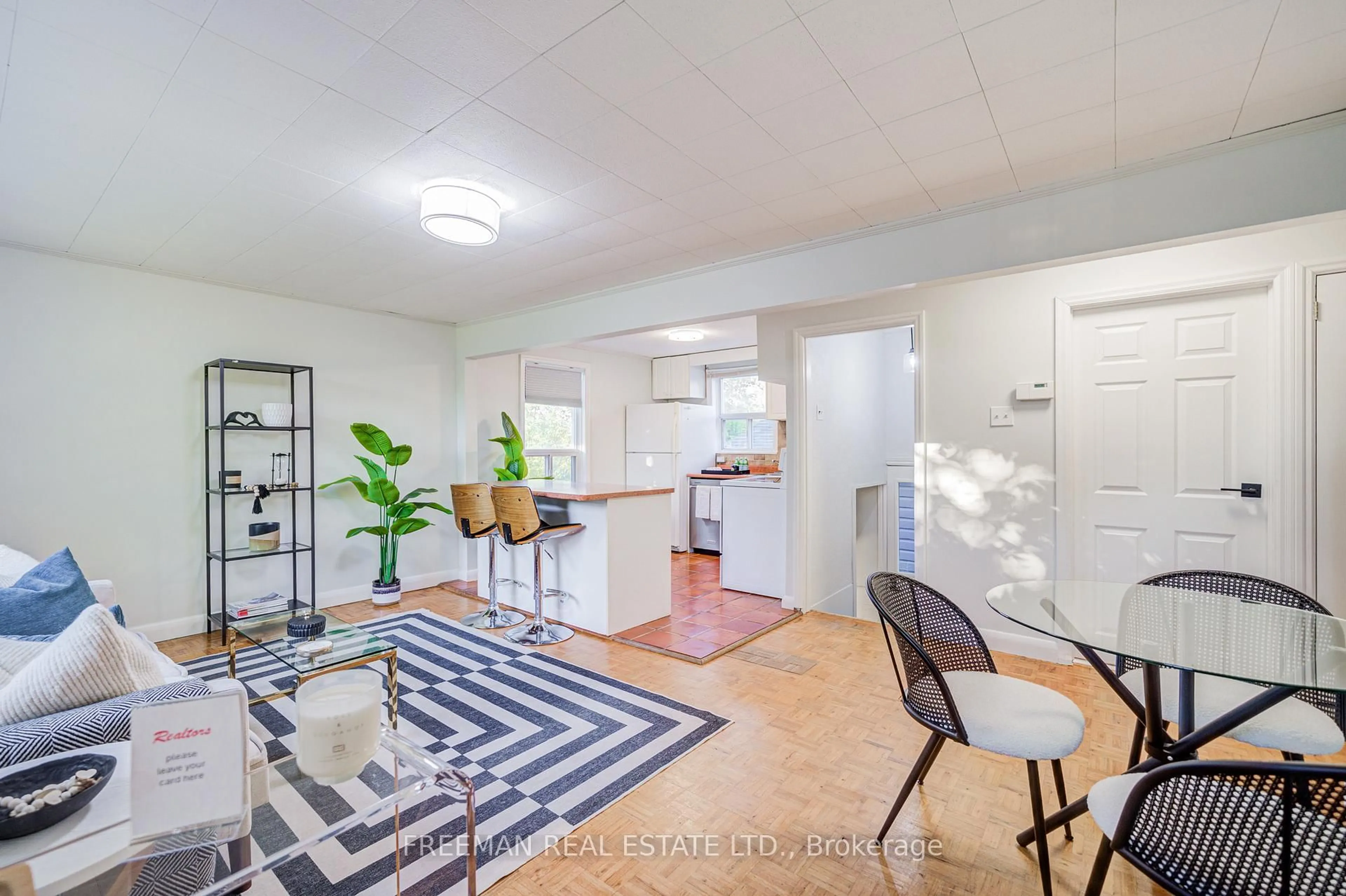 A pic of a room for 6 Lloyd George Ave, Toronto Ontario M8W 3W4