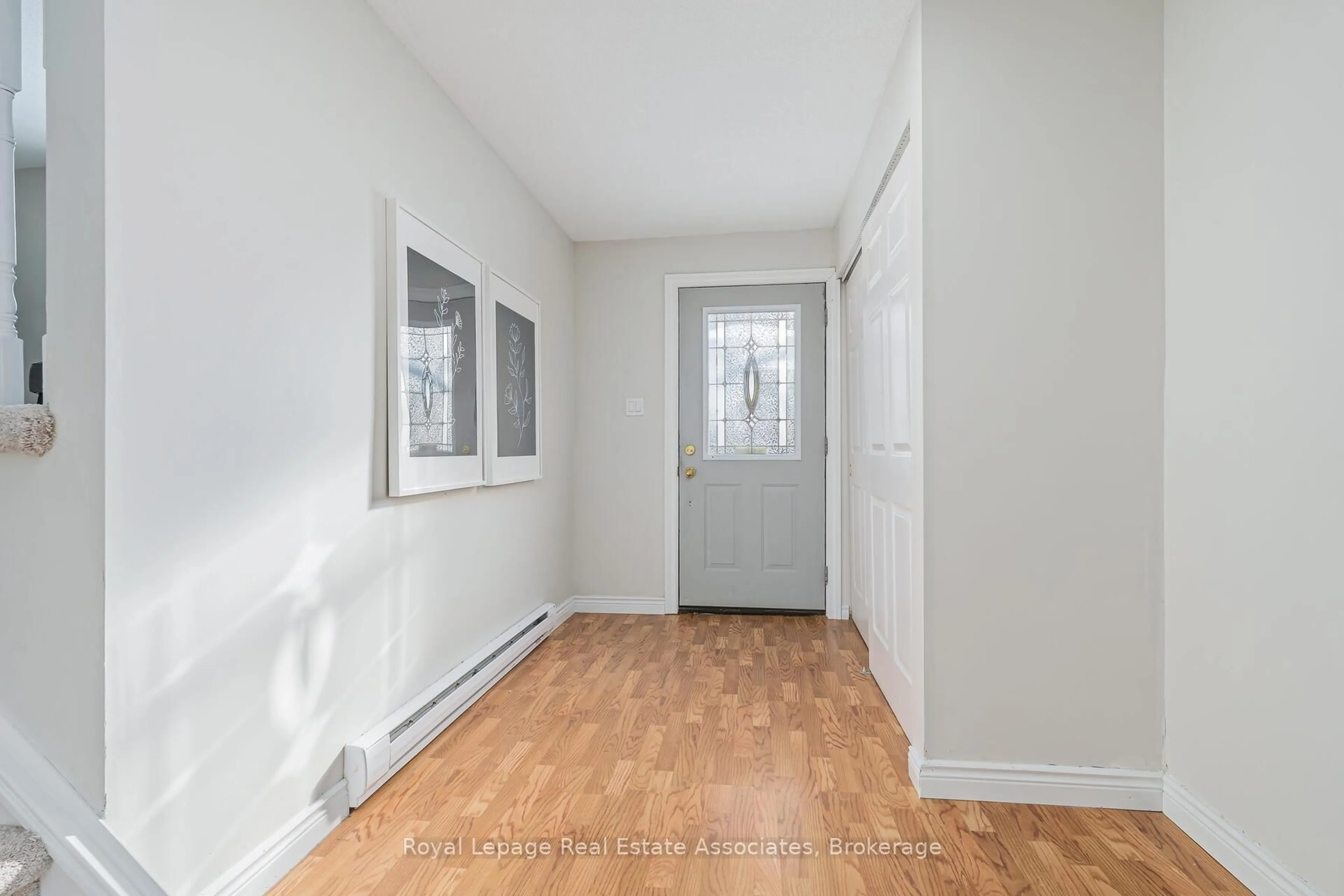 Indoor entryway for 358 McNabb Cres, Milton Ontario L9T 3G2