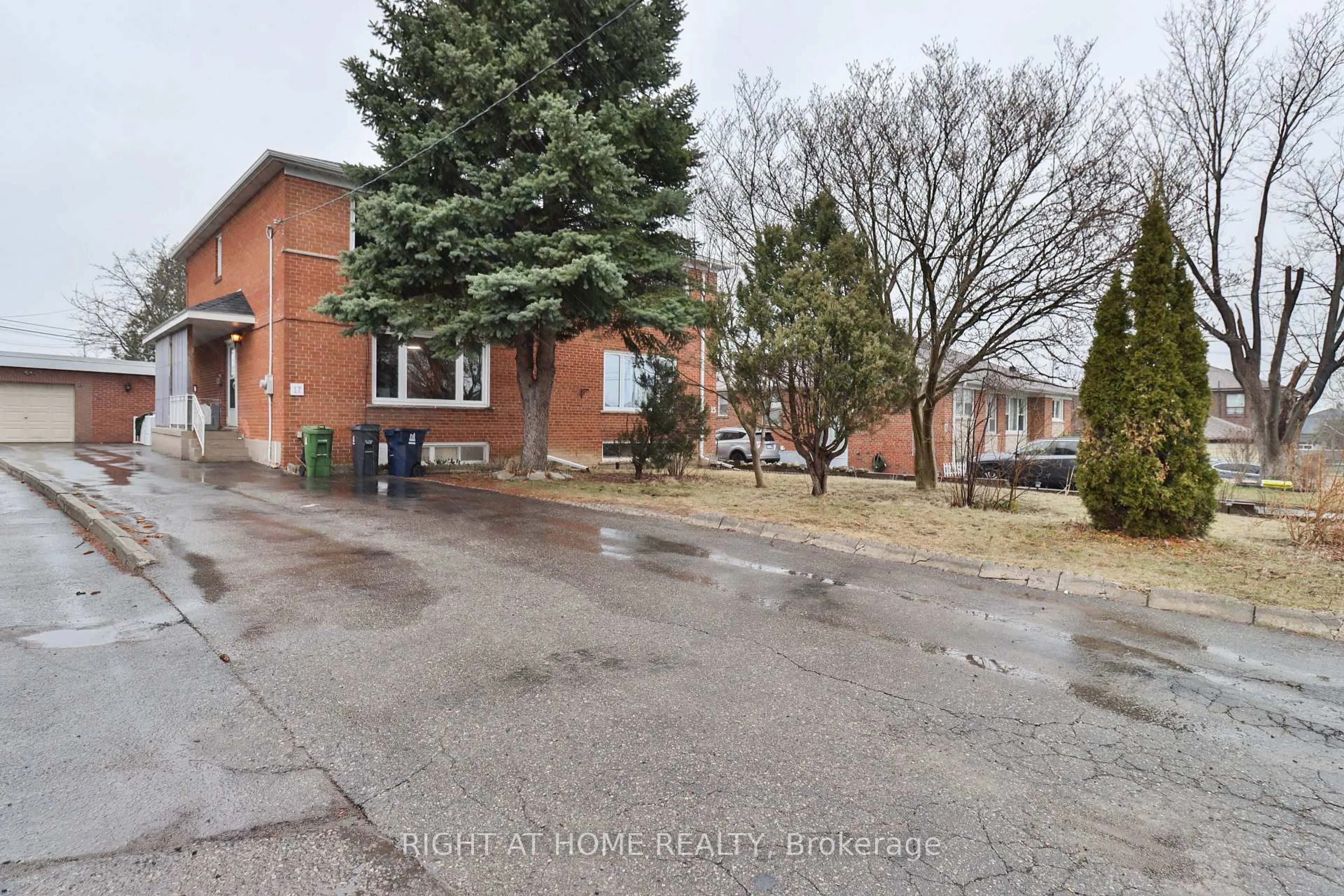 A pic from outside/outdoor area/front of a property/back of a property/a pic from drone, street for 17 Rambler Pl, Toronto Ontario M3L 1N6