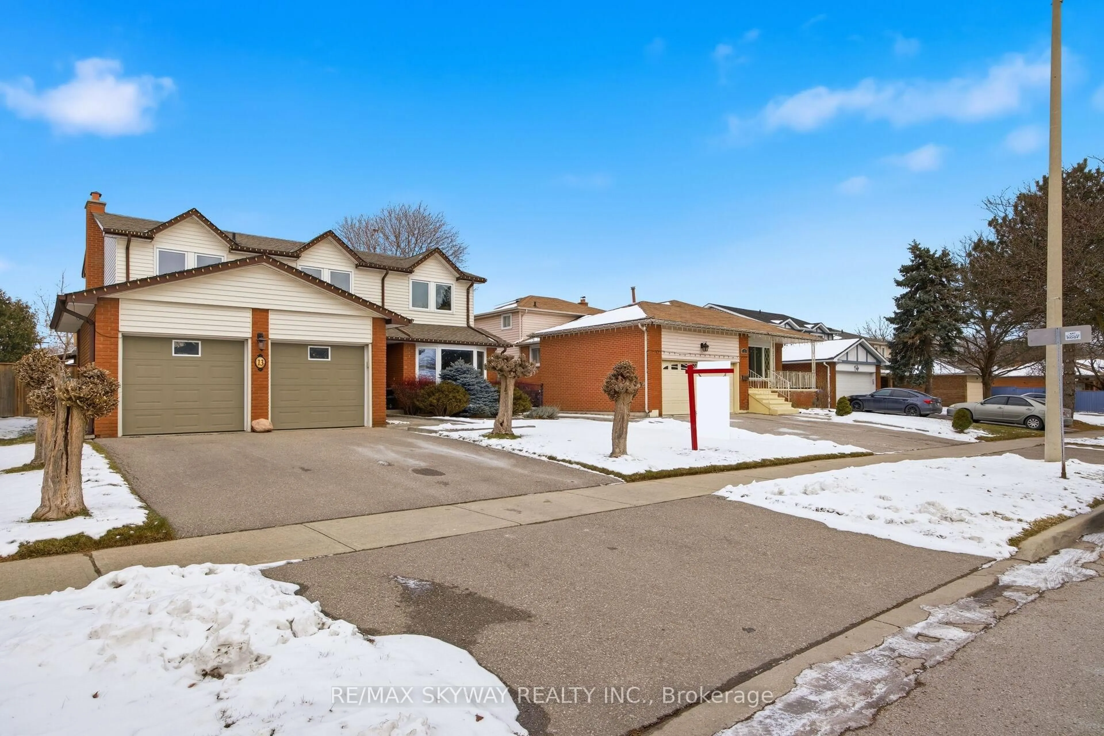 A pic from outside/outdoor area/front of a property/back of a property/a pic from drone, street for 13 Mackay St, Brampton Ontario L6S 2Z9