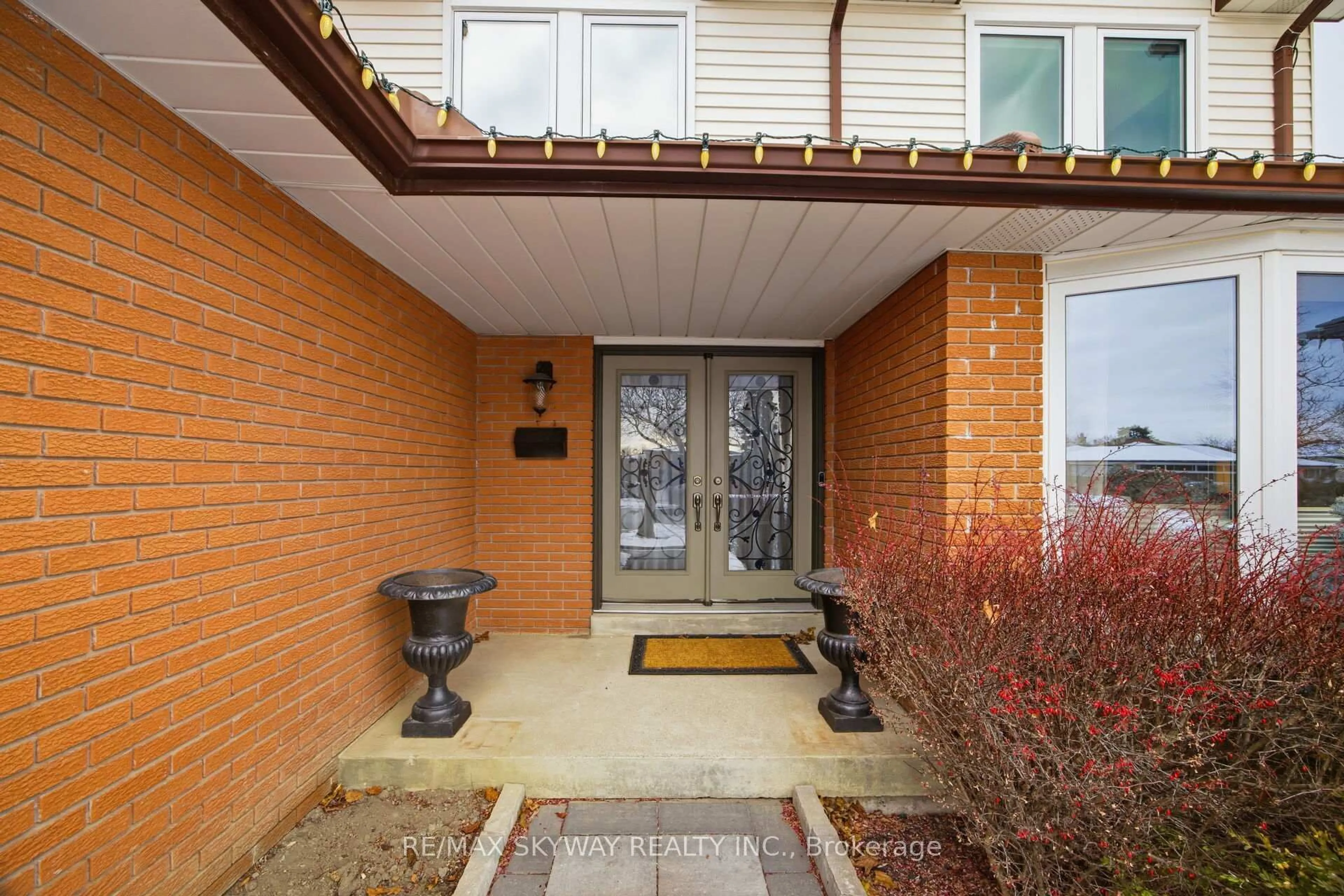 Unknown for 13 Mackay St, Brampton Ontario L6S 2Z9