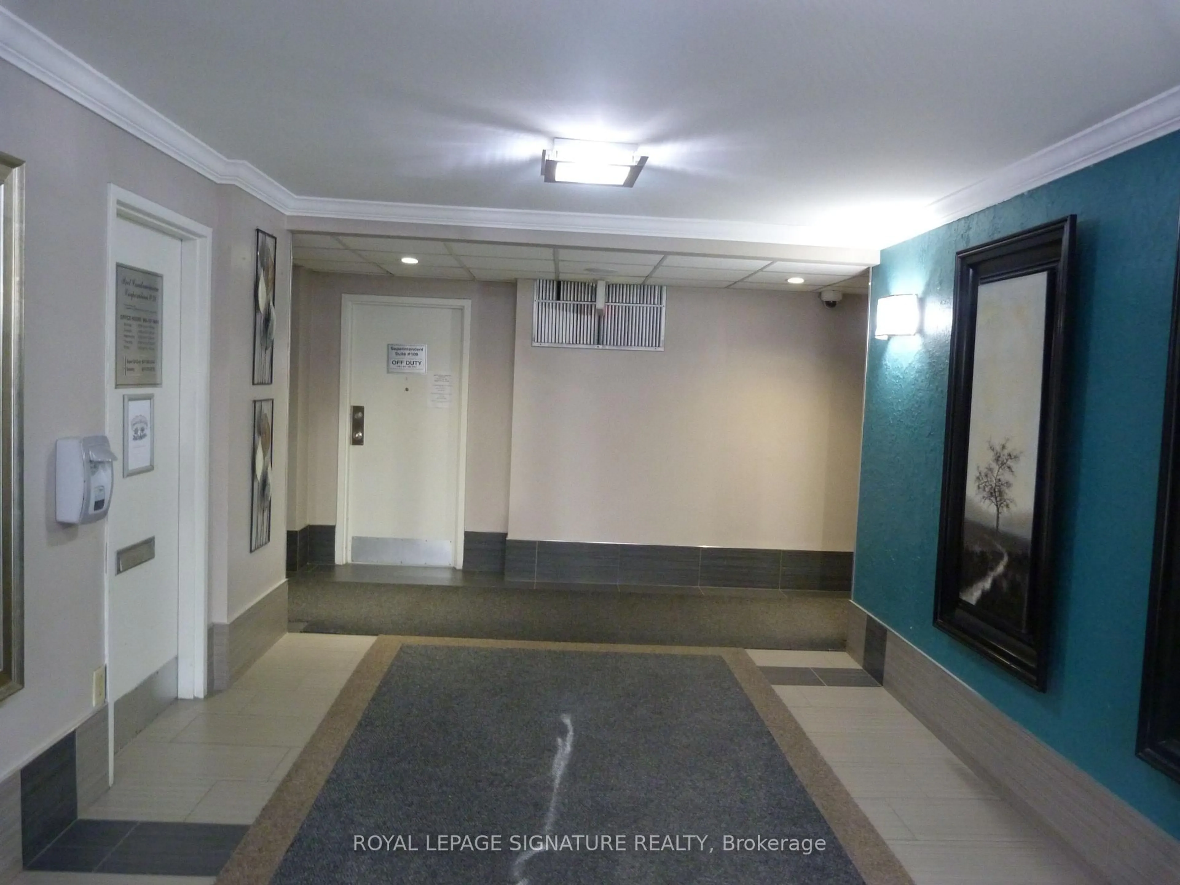Indoor foyer for 15 Kensington Rd #209, Brampton Ontario L6T 3W2