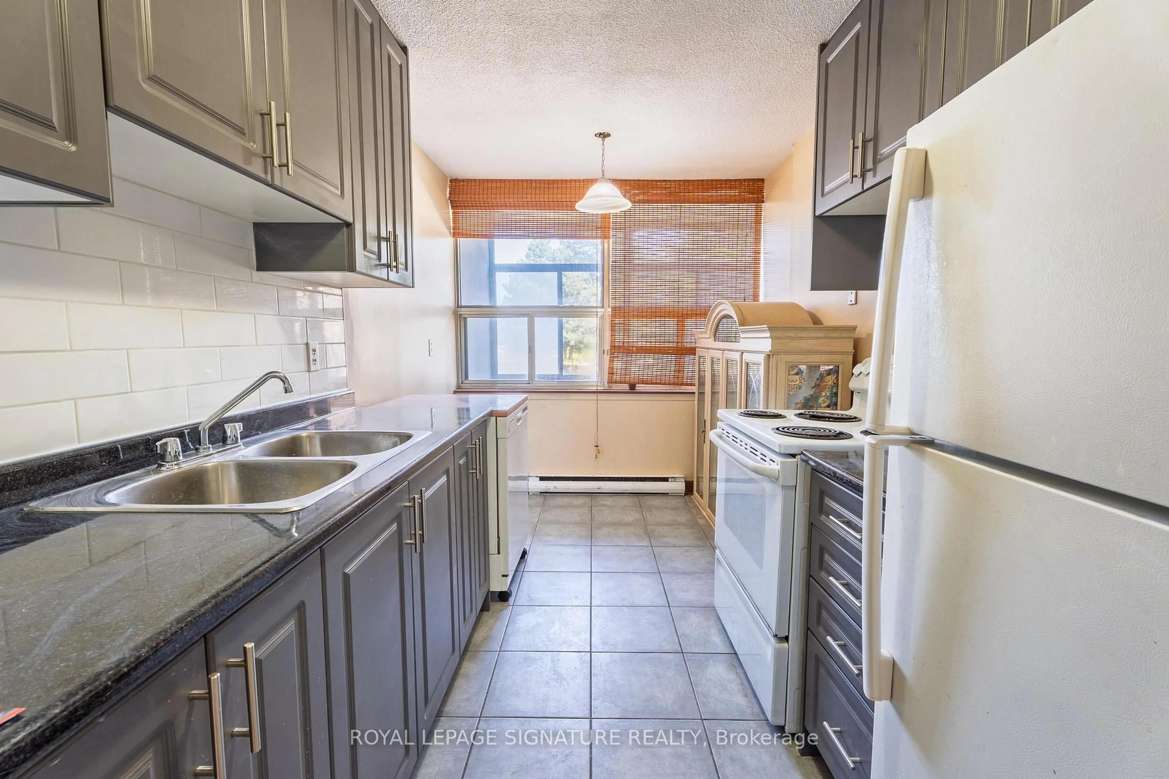 Standard kitchen, ceramic/tile floor for 15 Kensington Rd #209, Brampton Ontario L6T 3W2