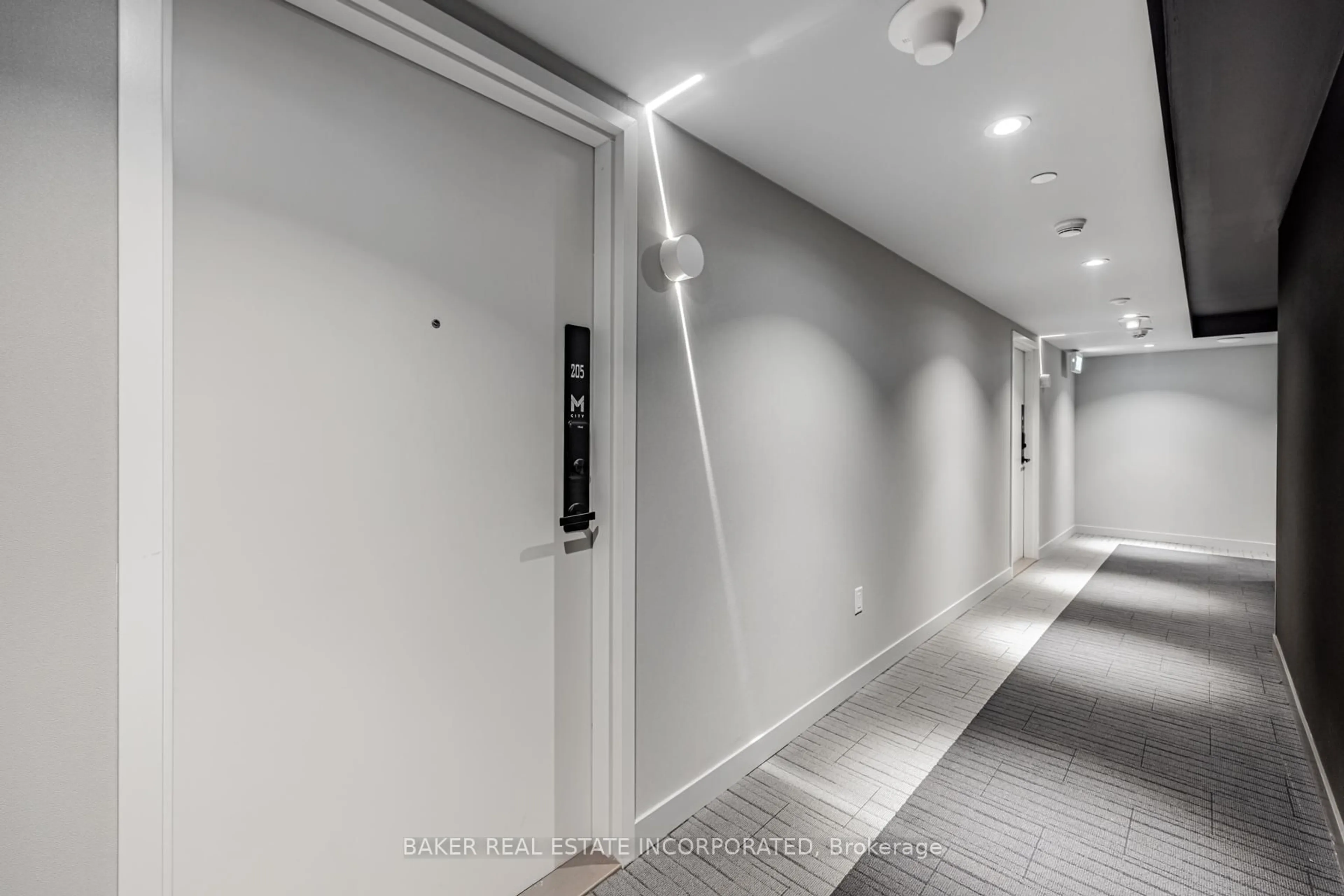 Indoor foyer for 3883 Quartz Rd #205, Mississauga Ontario L5B 0M4