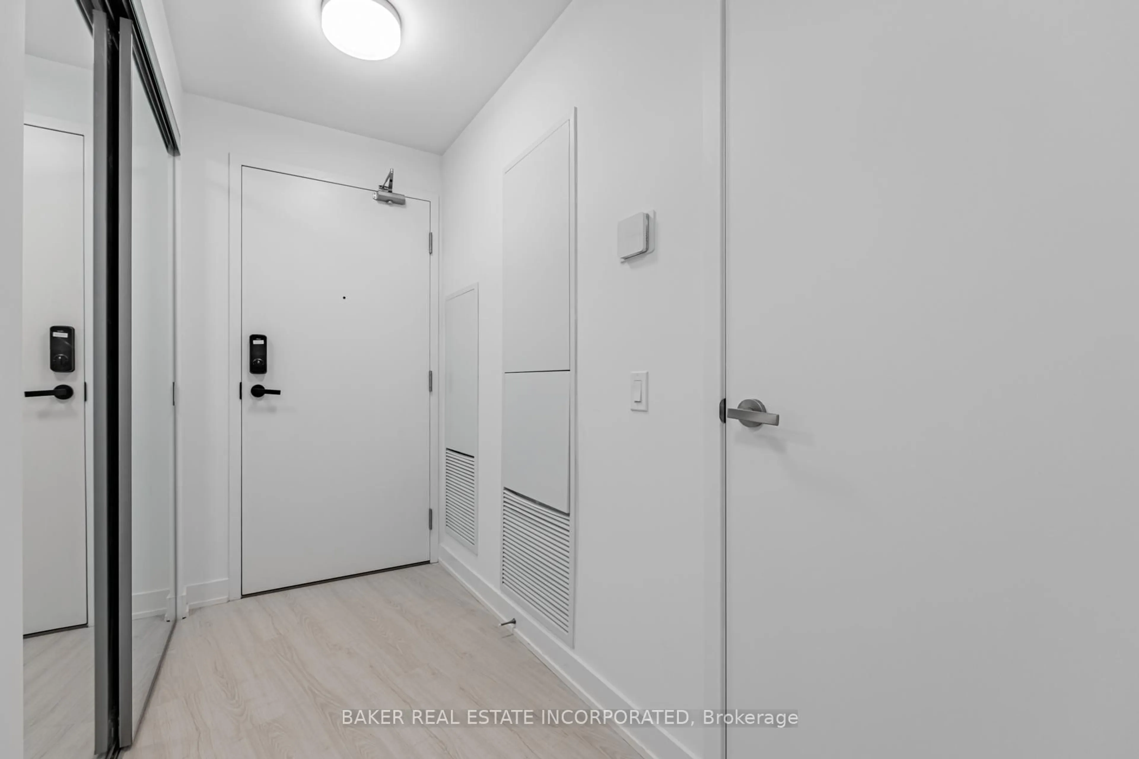 Indoor entryway for 3883 Quartz Rd #205, Mississauga Ontario L5B 0M4