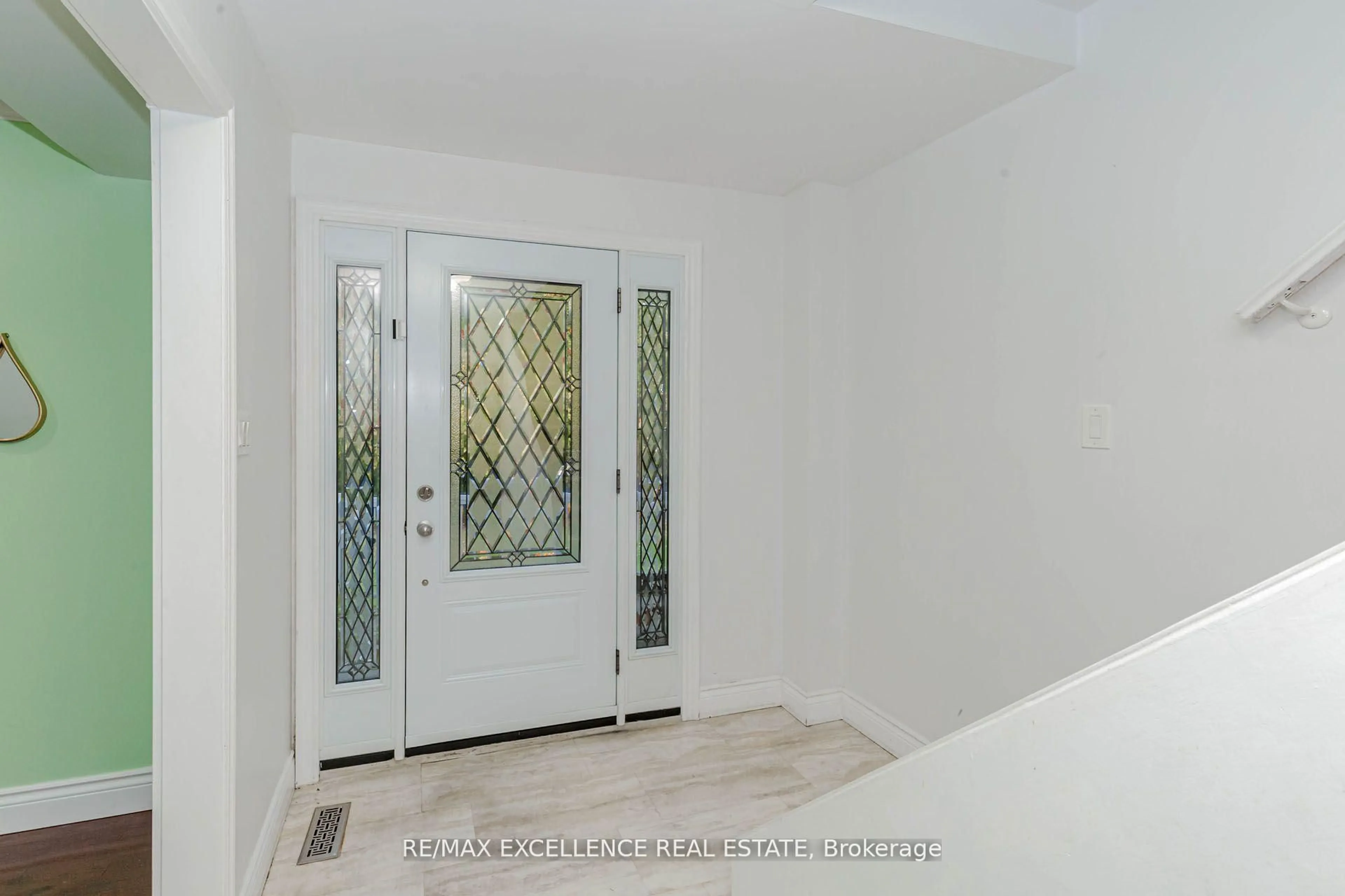 Indoor entryway for 16556 Innis Lake Rd, Caledon Ontario L7C 2Z3