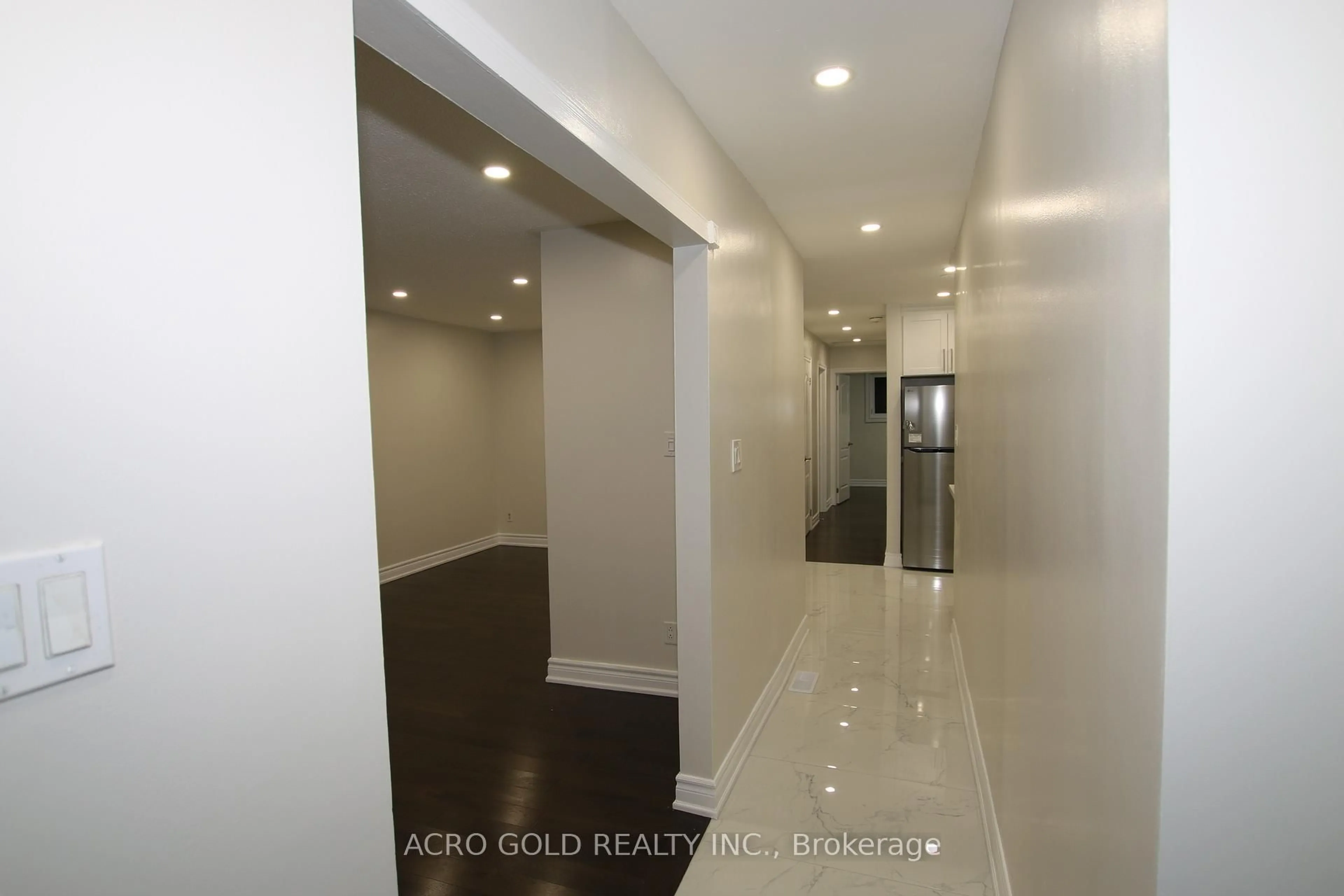 Indoor foyer for 96 Archdekin Dr, Brampton Ontario L6V 1Y7