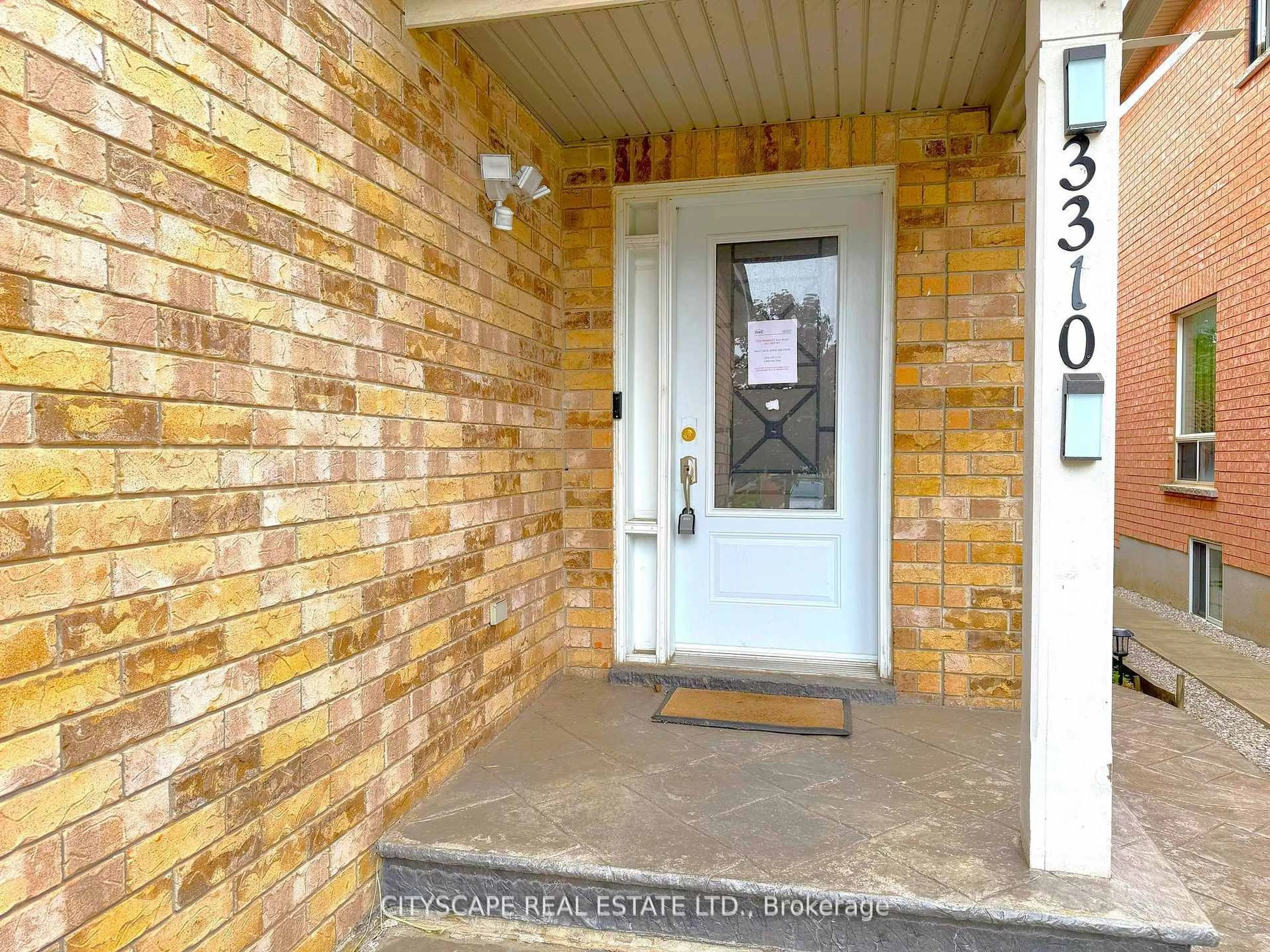 Indoor entryway for 3310 Crimson King Circ, Mississauga Ontario L5W 8M8