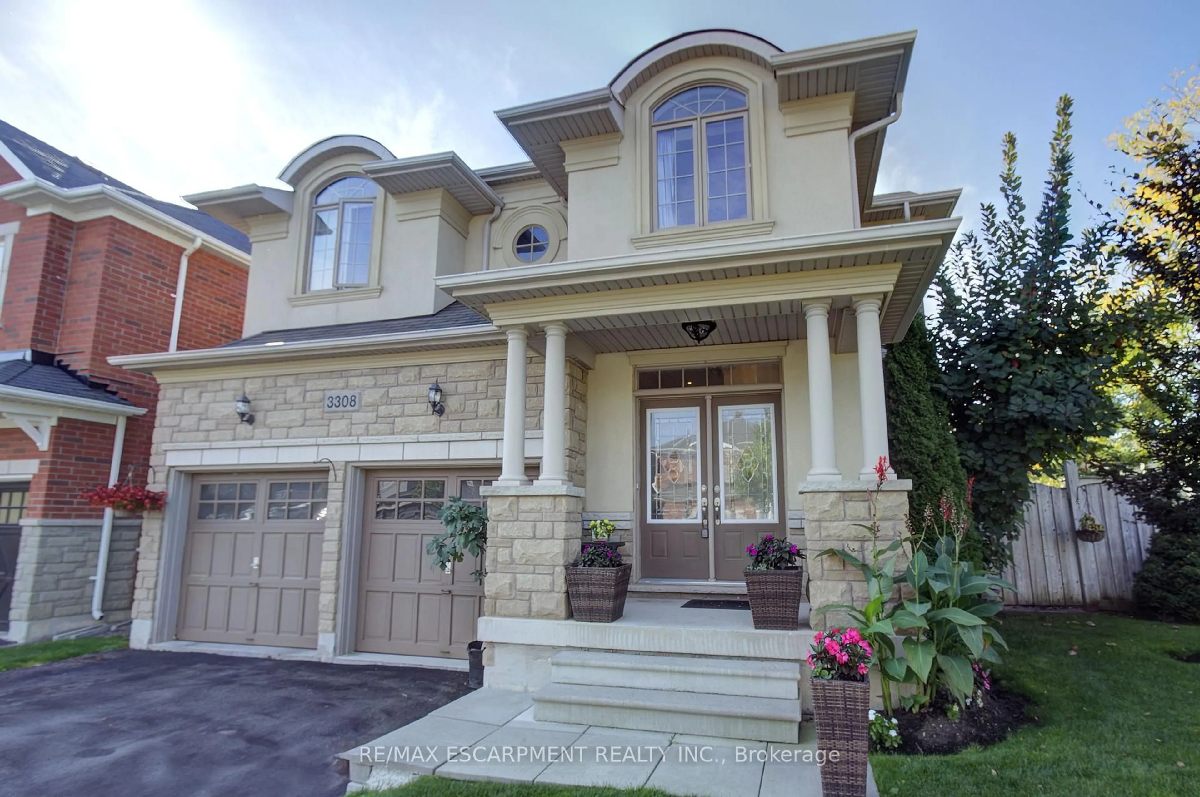 Home with brick exterior material, street for 3308 Granite Gate, Burlington Ontario L7M 0L7