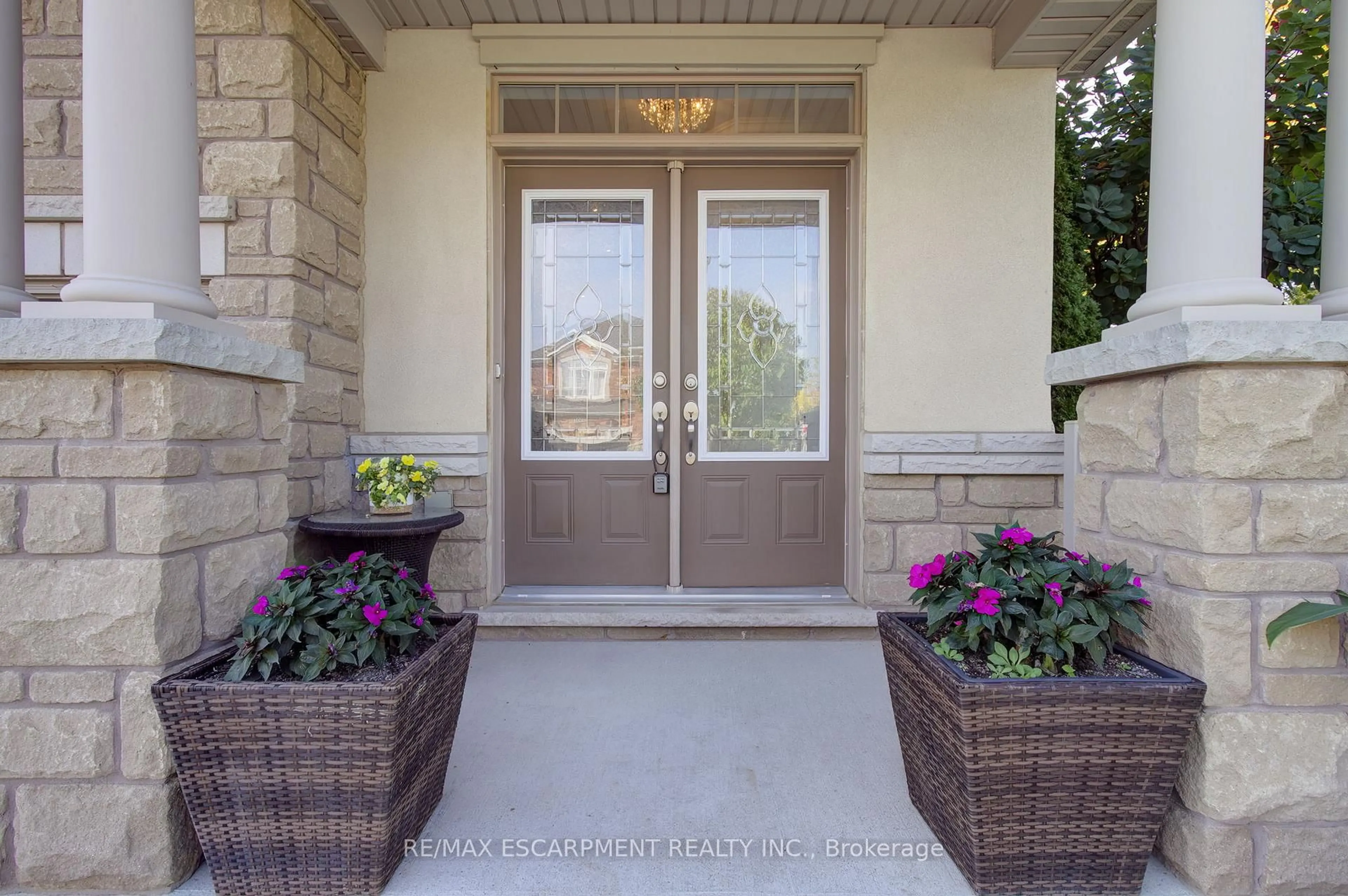 Indoor entryway for 3308 Granite Gate, Burlington Ontario L7M 0L7