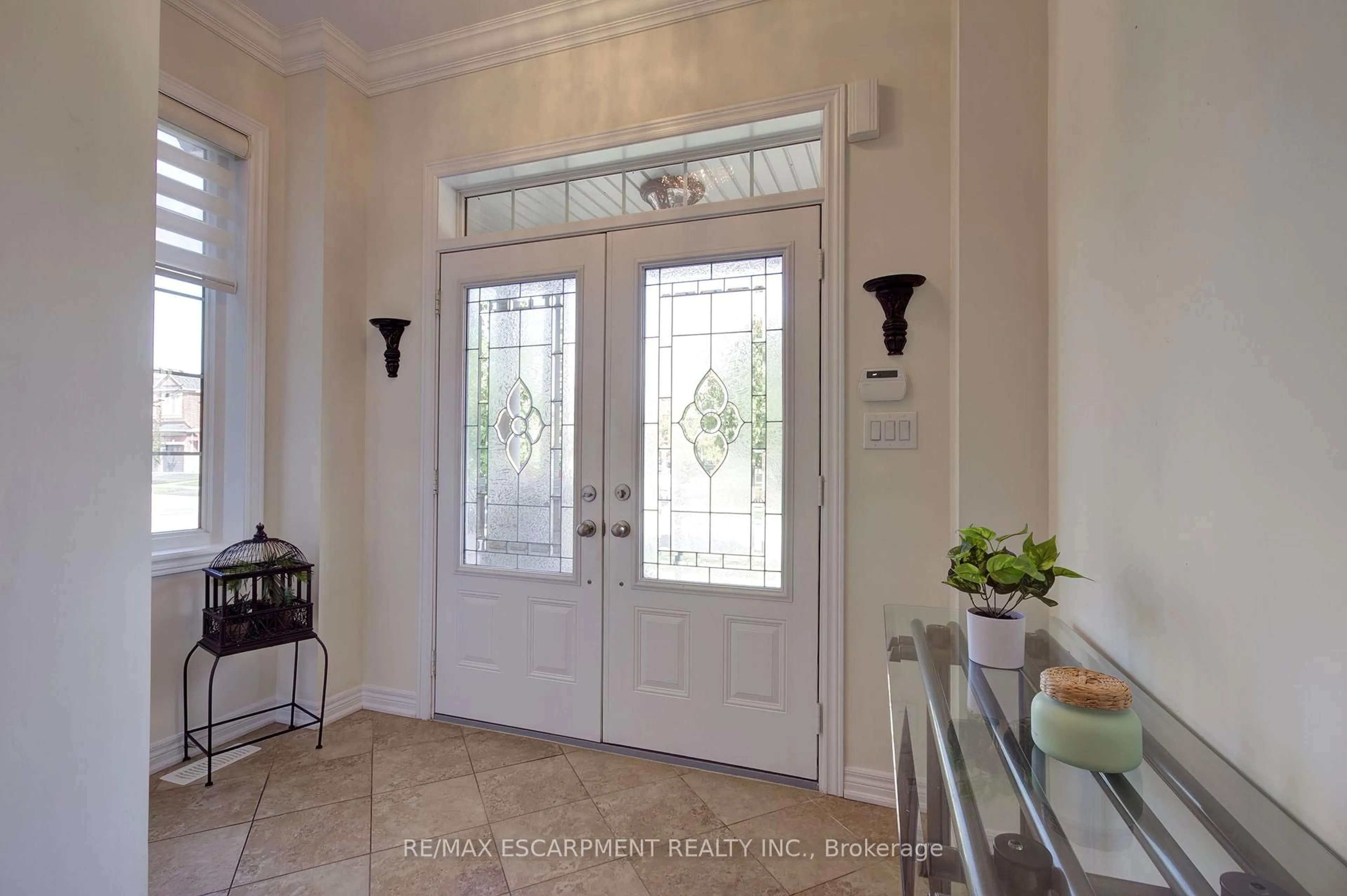 Indoor entryway for 3308 Granite Gate, Burlington Ontario L7M 0L7