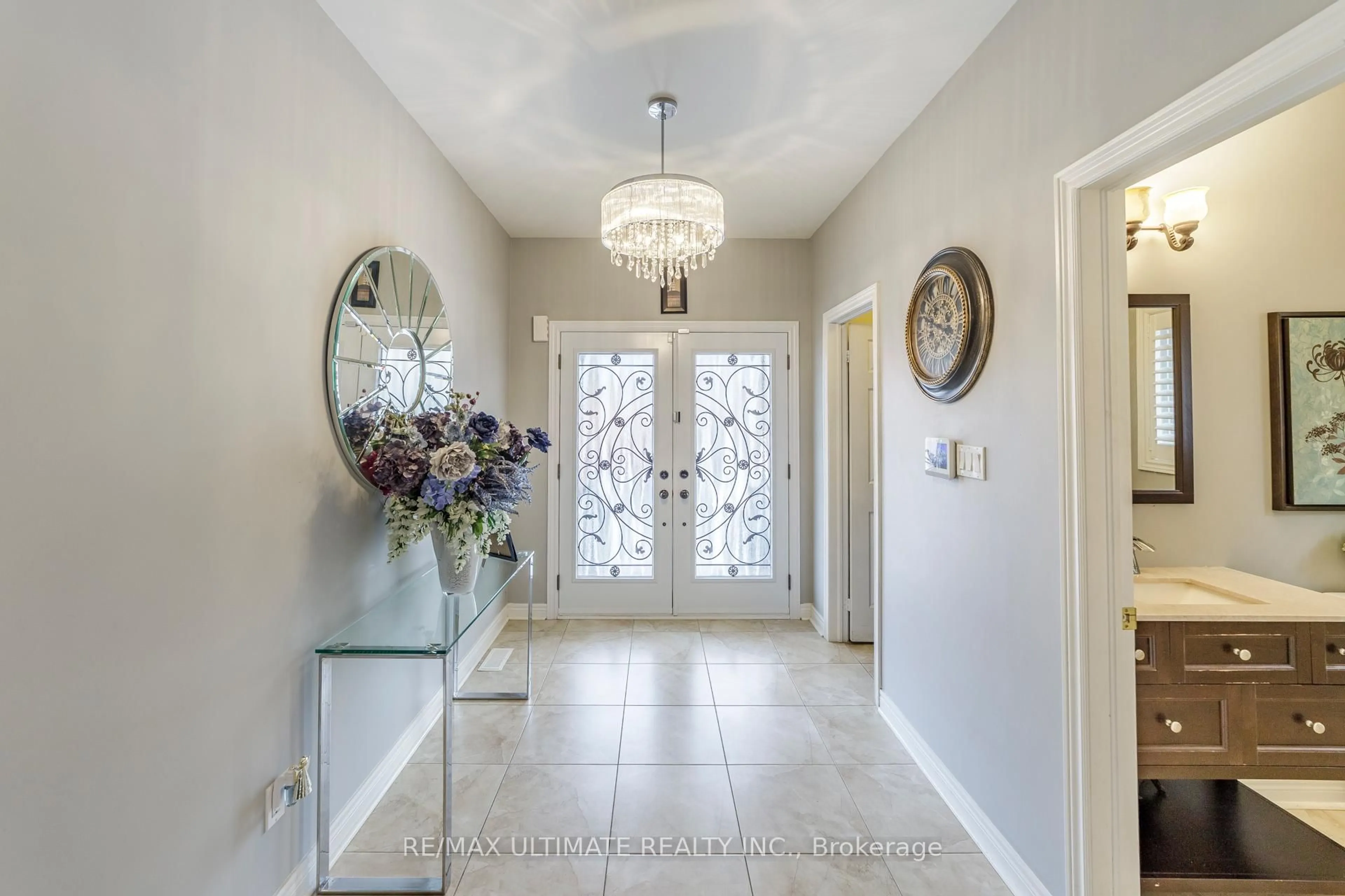 Indoor entryway for 8 Levida St, Brampton Ontario L6P 3A9