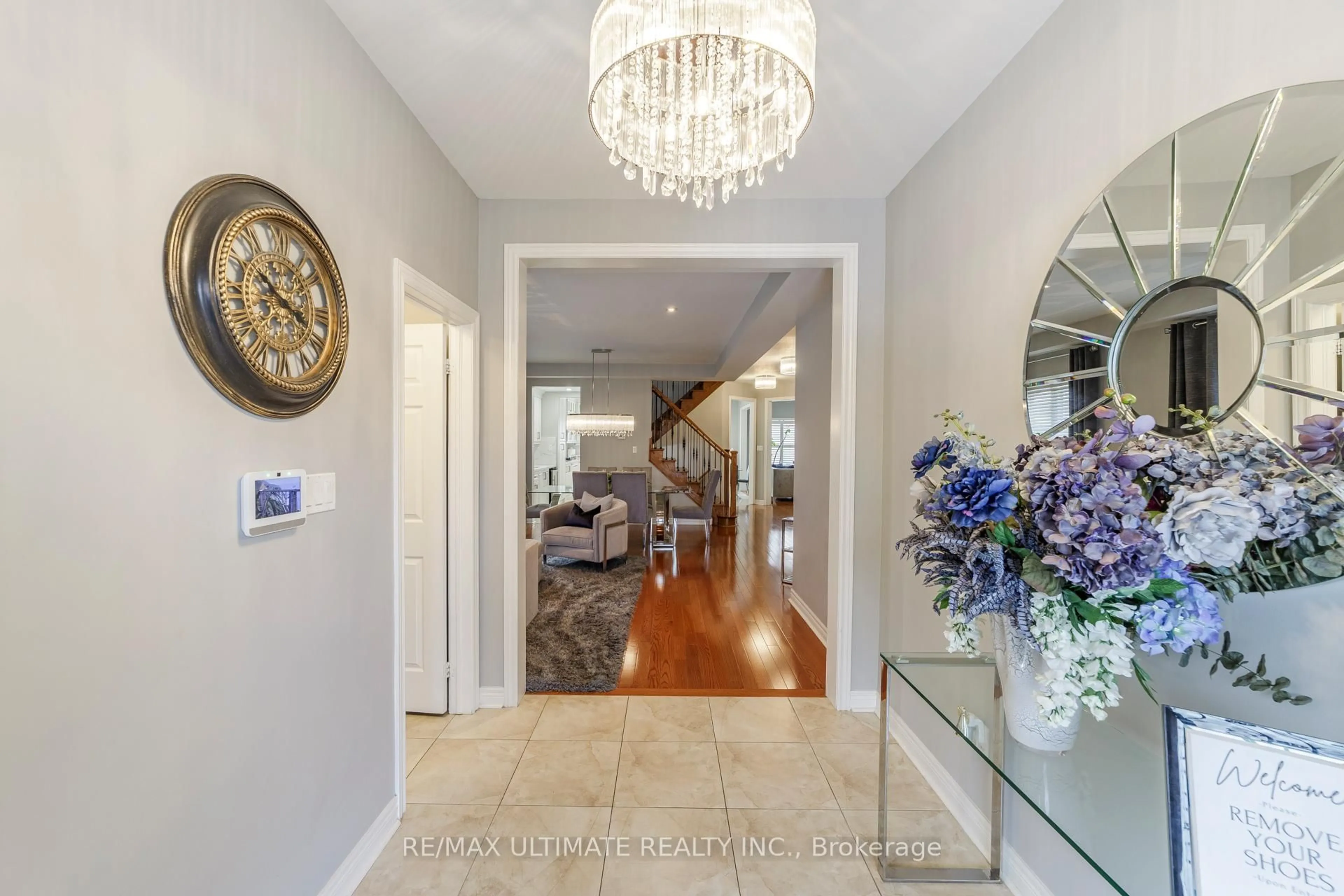 Indoor foyer for 8 Levida St, Brampton Ontario L6P 3A9