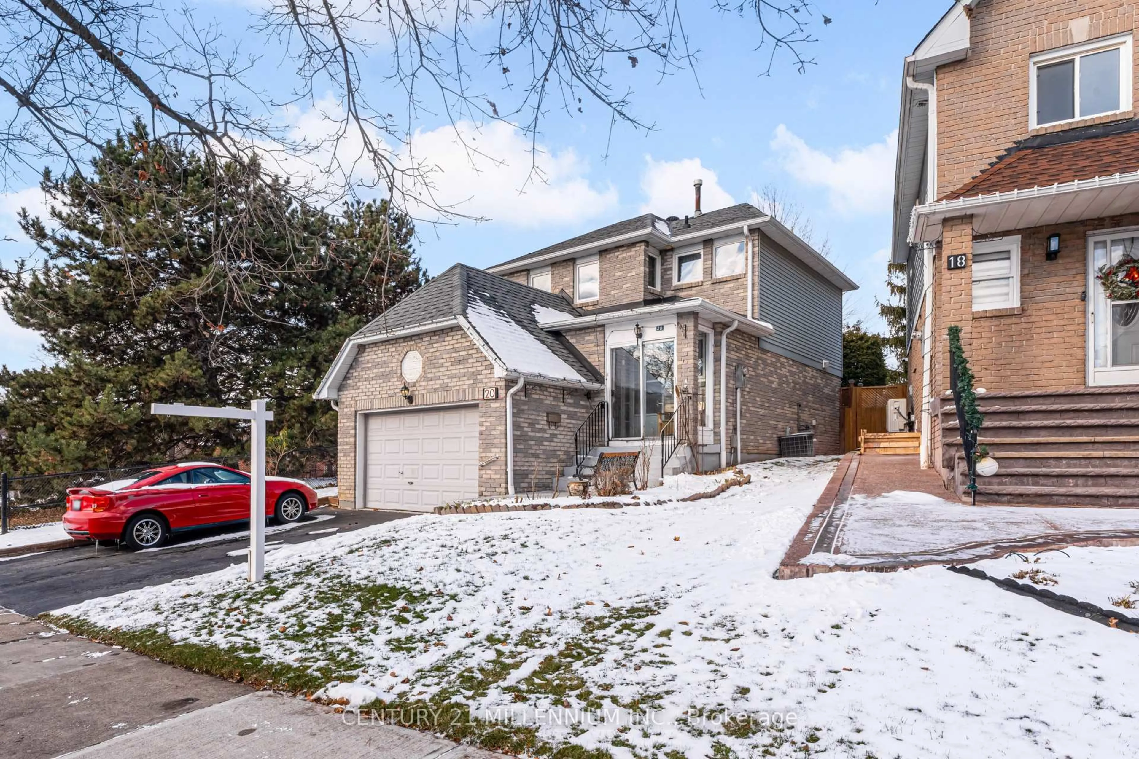 A pic from outside/outdoor area/front of a property/back of a property/a pic from drone, street for 20 Peelton Heights Rd, Brampton Ontario L6Y 2J2