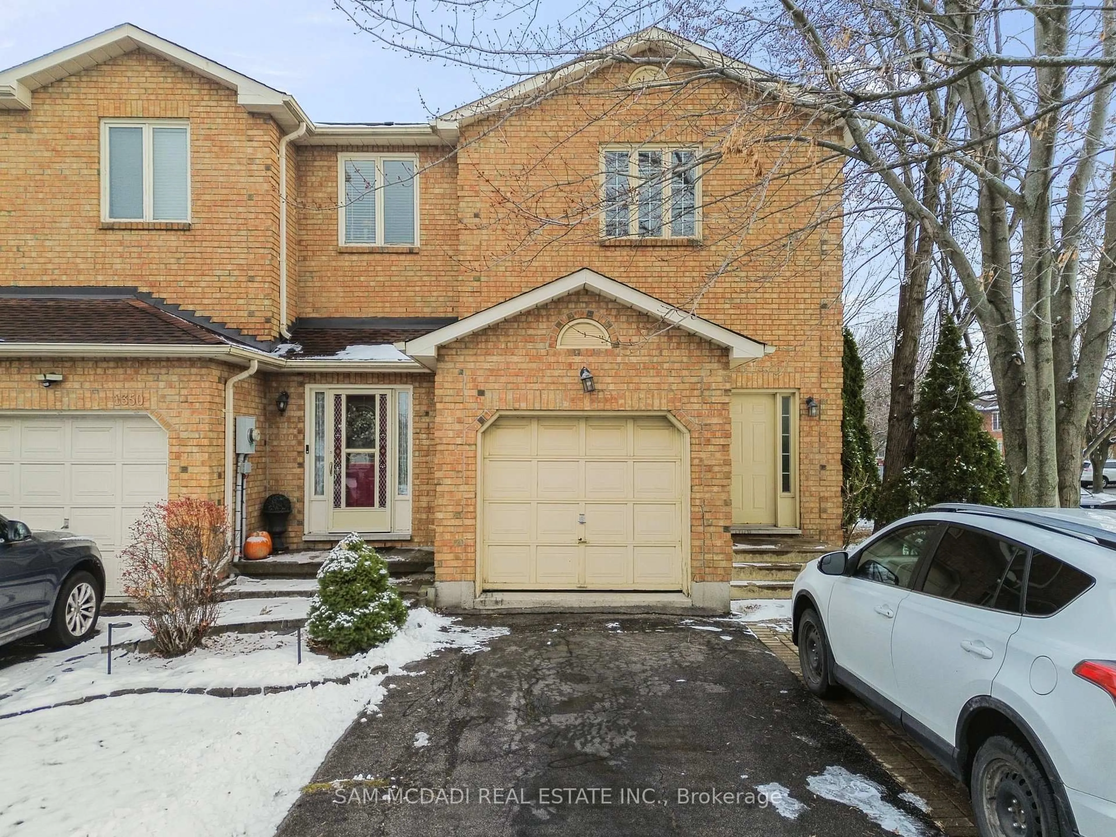 Home with brick exterior material, street for 1073 Gabriel Pl, Burlington Ontario L7R 4J6