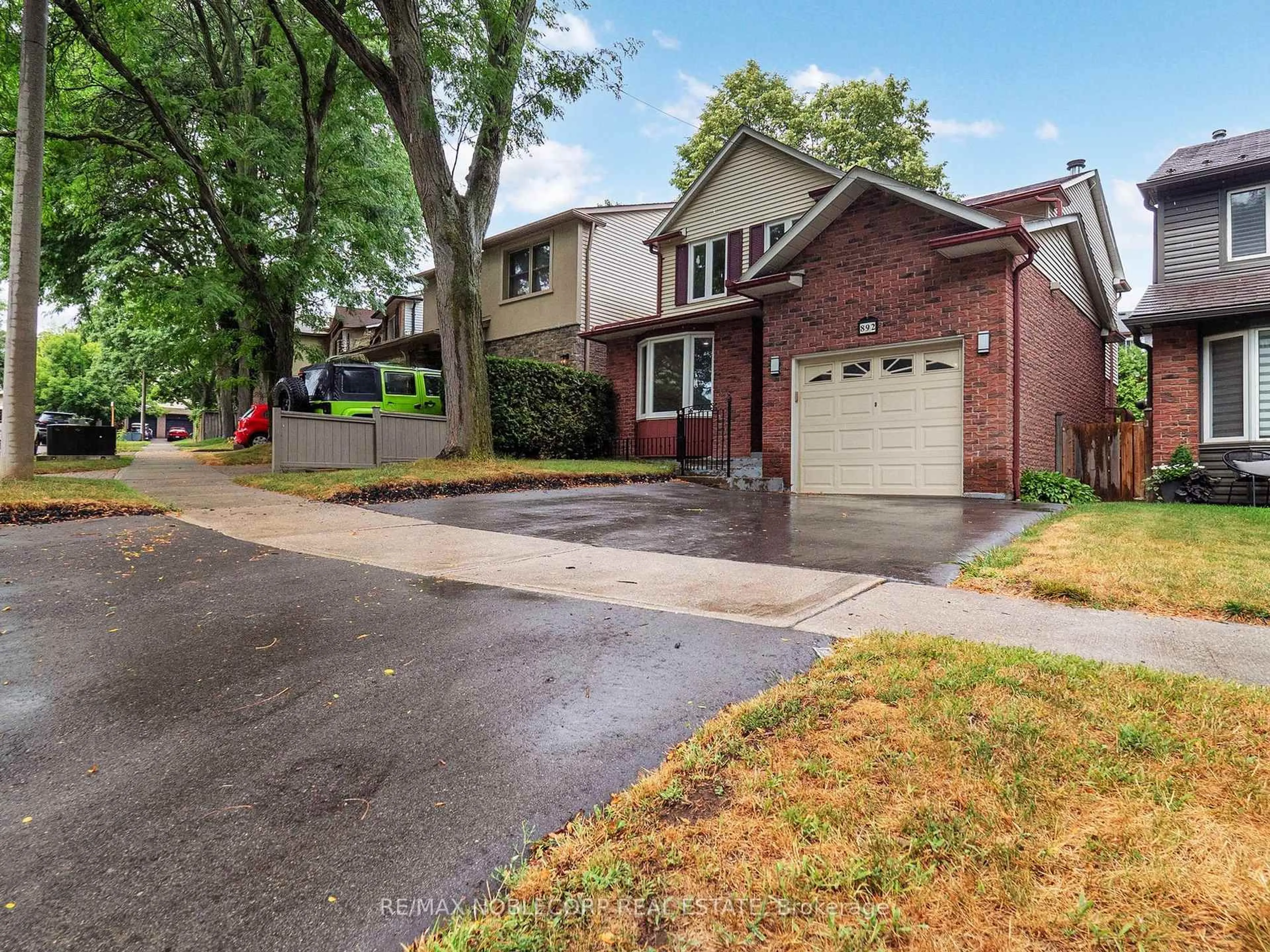 Home with brick exterior material, street for 892 Sweetwater Cres, Mississauga Ontario L5H 4A8