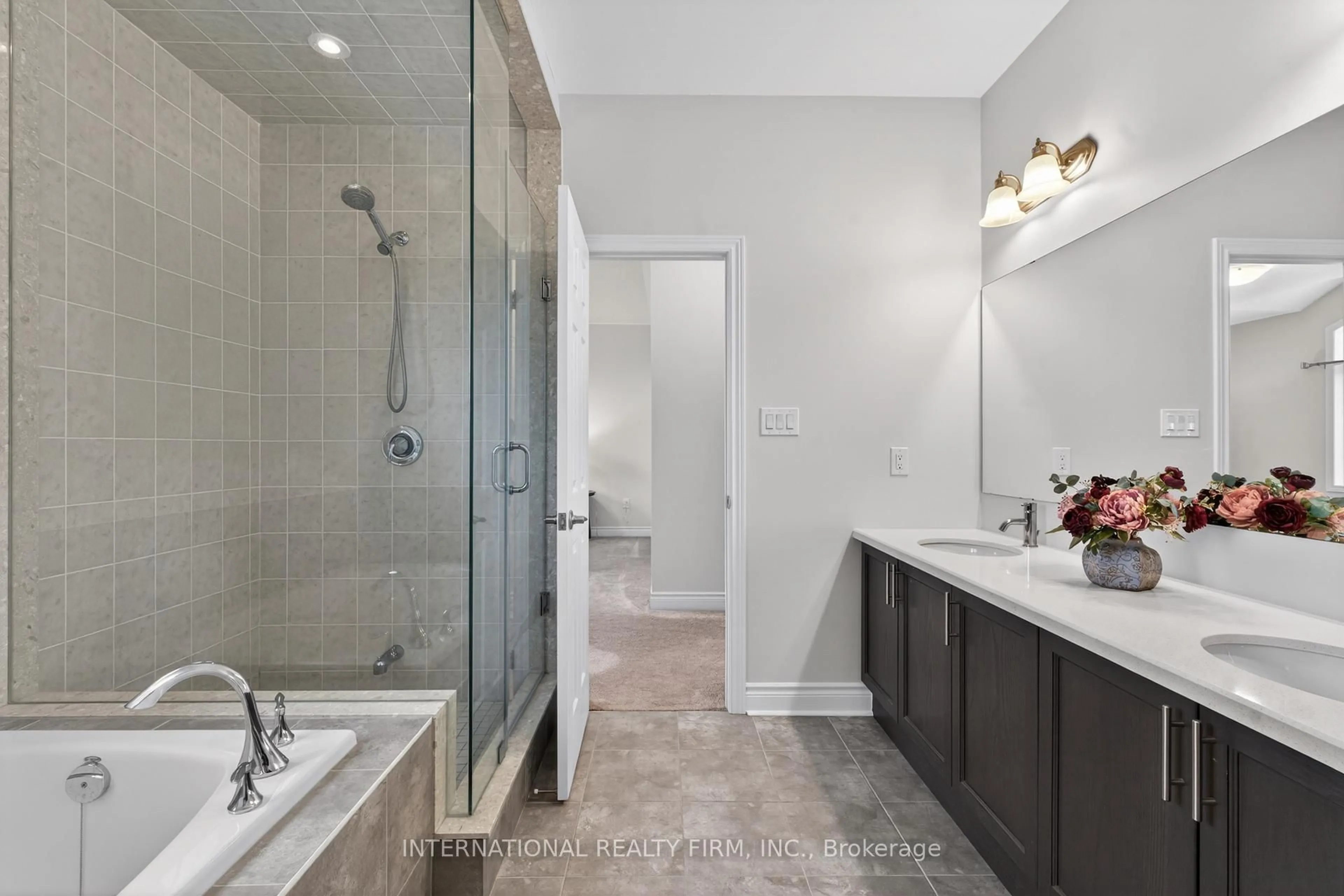 Contemporary bathroom, ceramic/tile floor for 254 Niagara Tr, Halton Hills Ontario L7G 0M4