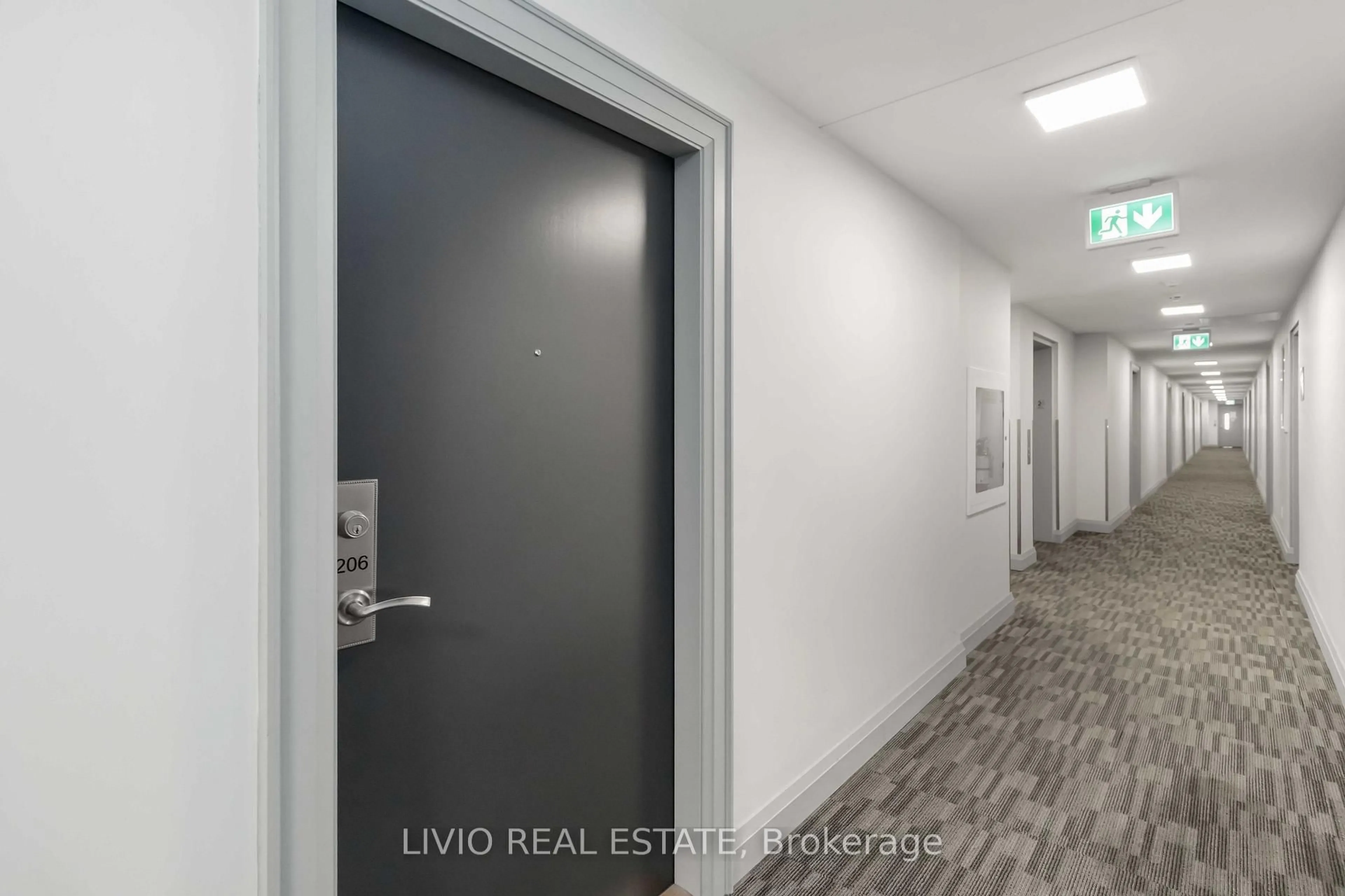 Indoor foyer for 95 Attmar Dr #206, Brampton Ontario L6P 0Y6