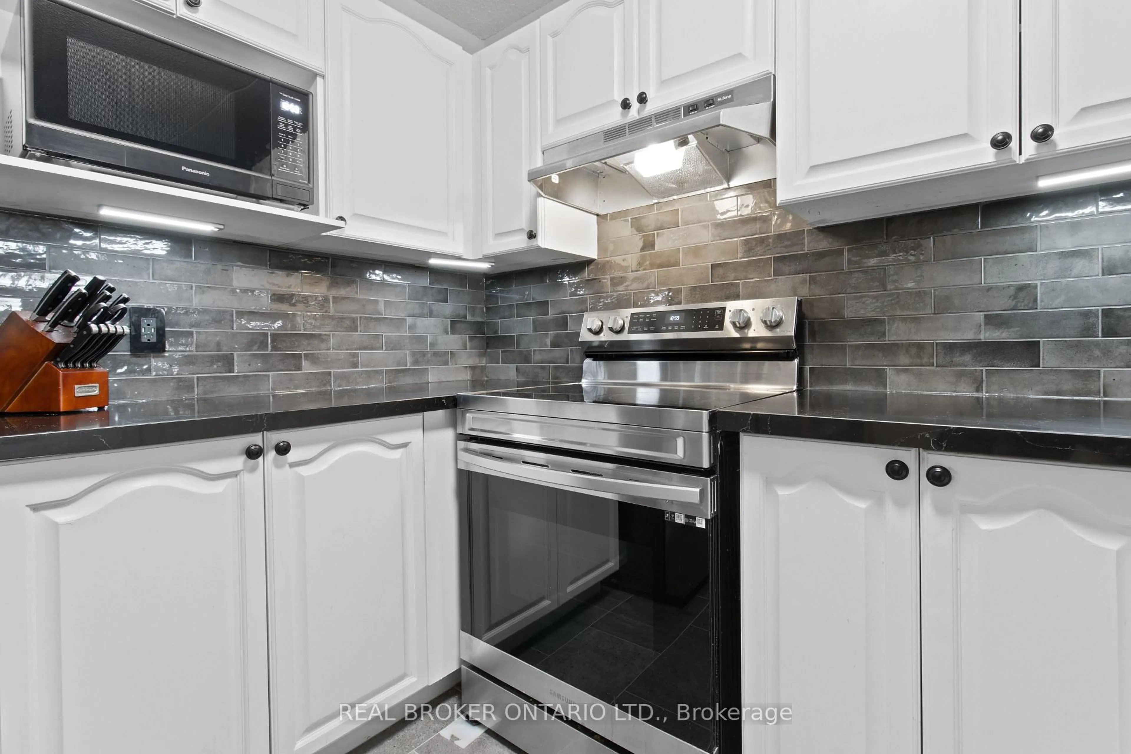 Standard kitchen, ceramic/tile floor for 2010 Cleaver Ave #214, Burlington Ontario L7M 4C1