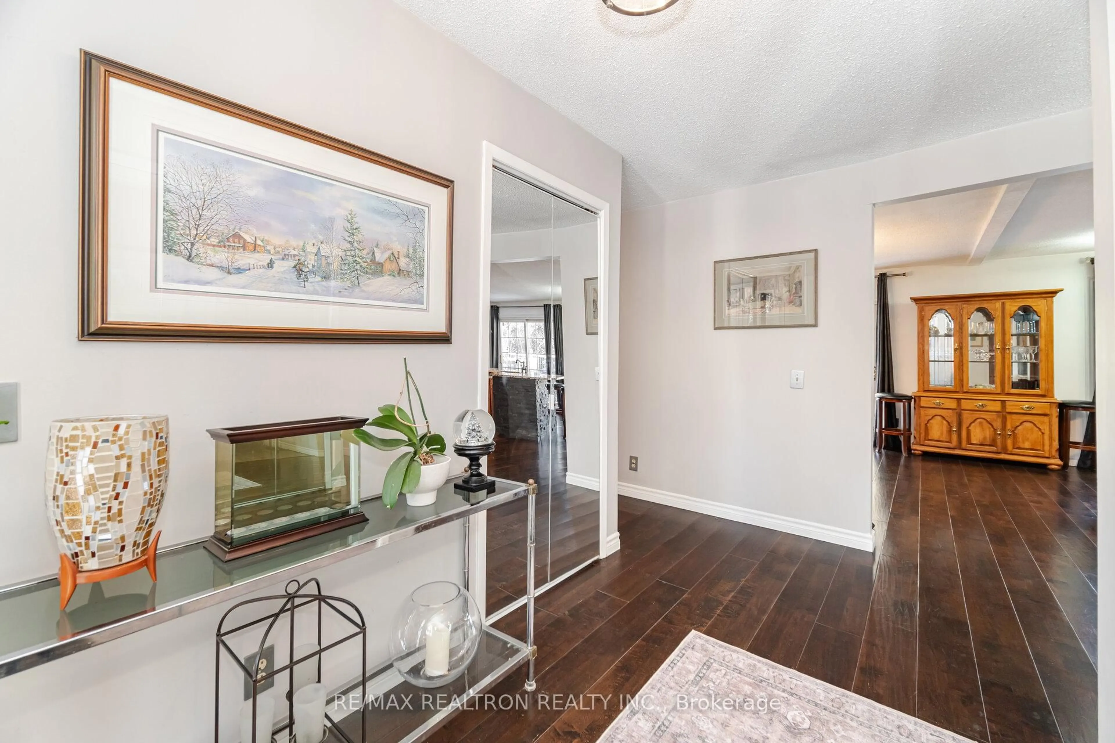 Indoor entryway for 17145 Caledon King Townline, King Ontario L0G 1W0