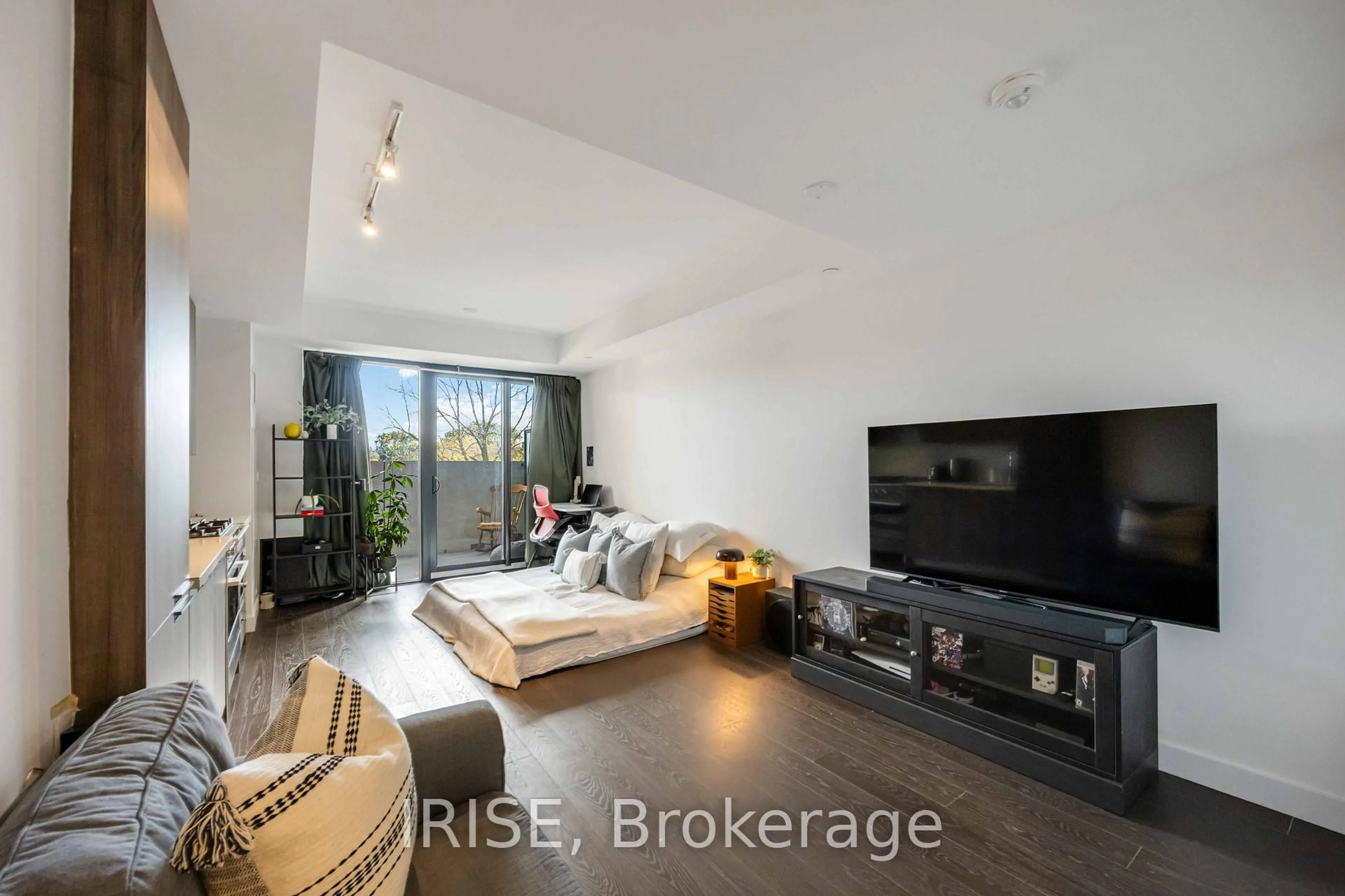 Living room with furniture, unknown for 160 Kingsway Cres #416, Toronto Ontario M8X 2S4